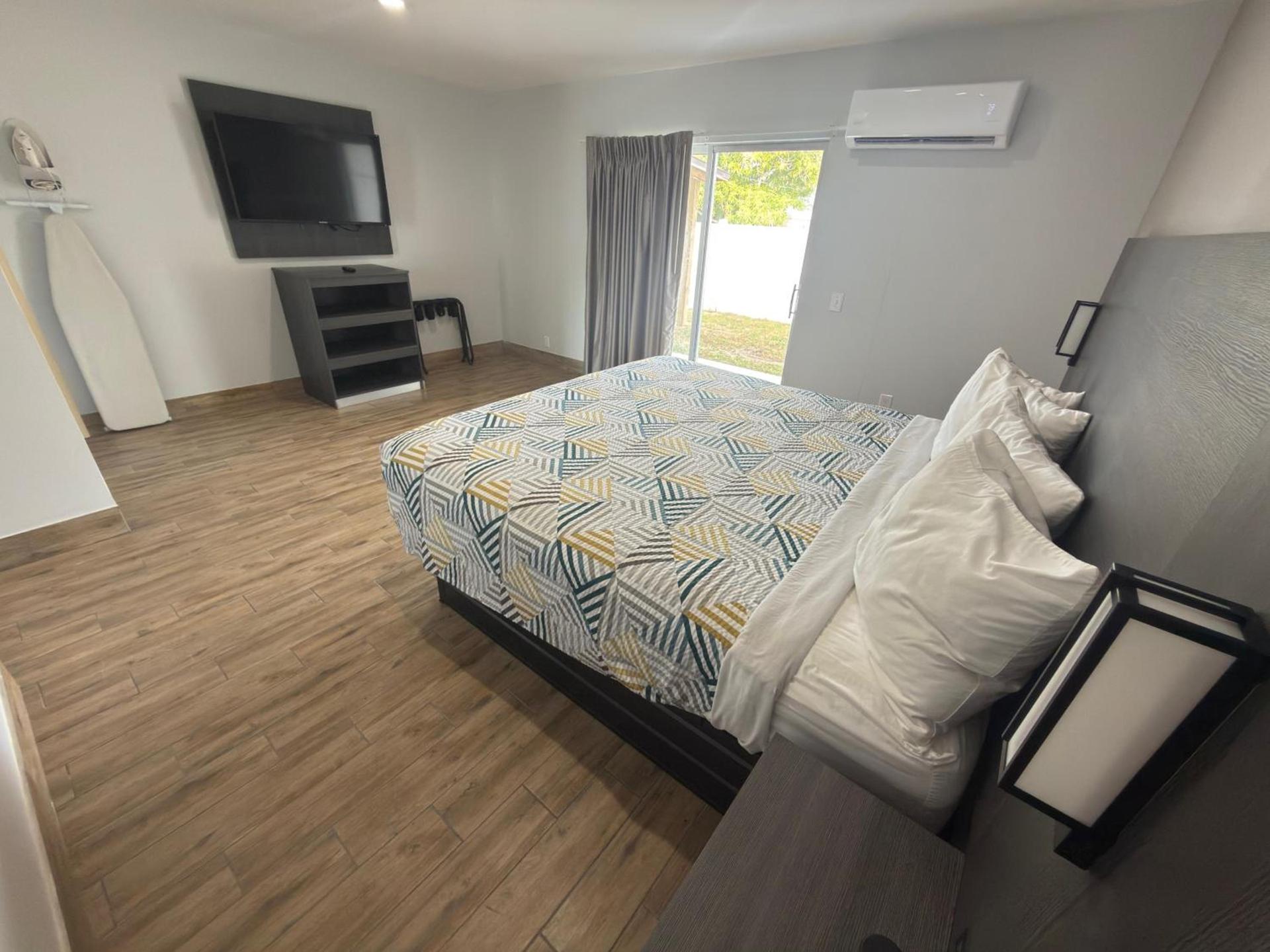 Englewood Inn & Suites photo 4