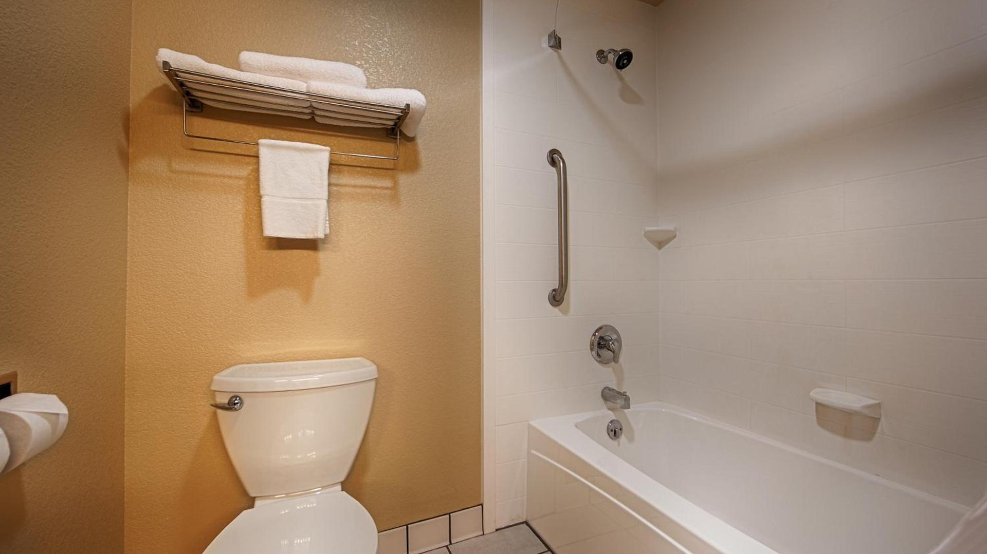 Best Western Windsor Inn photo 41