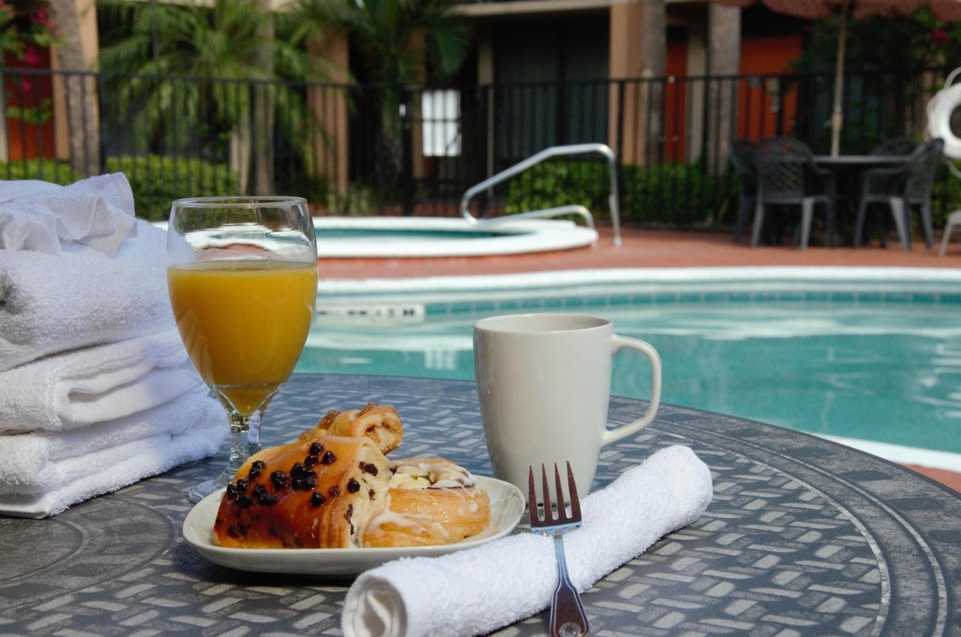 Days Inn & Suites by Wyndham Orlando Airport photo 31