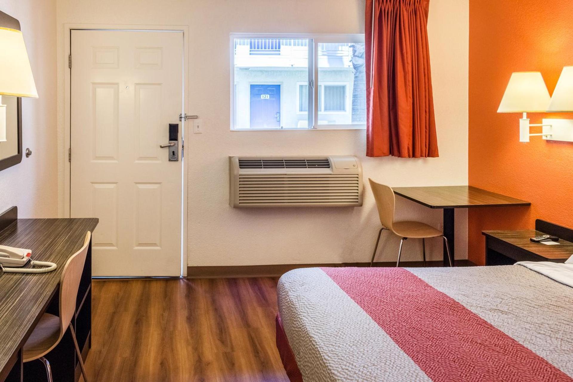 Motel 6-Bakersfield, CA - East photo 15