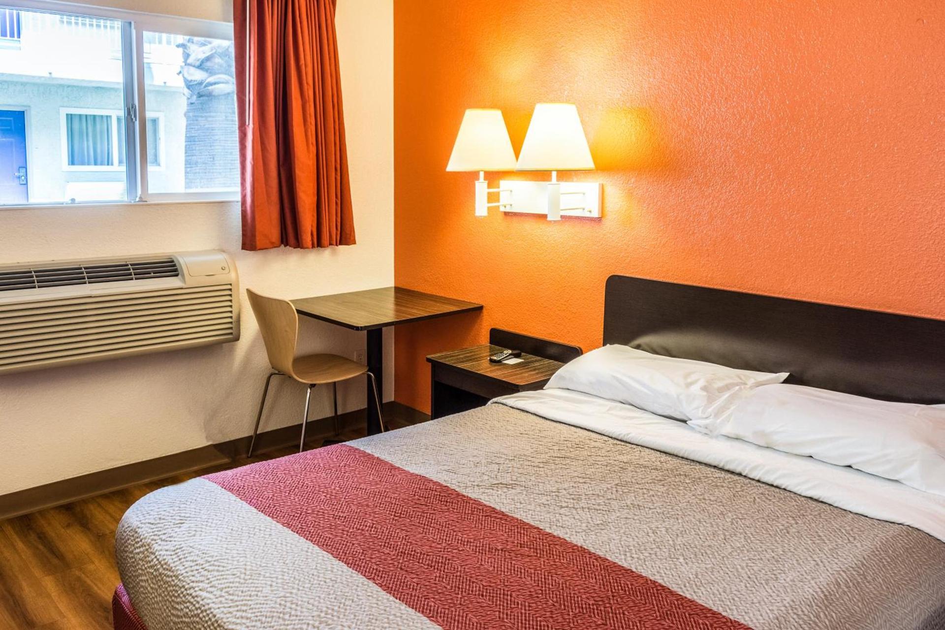 Motel 6-Bakersfield, CA - East photo 16