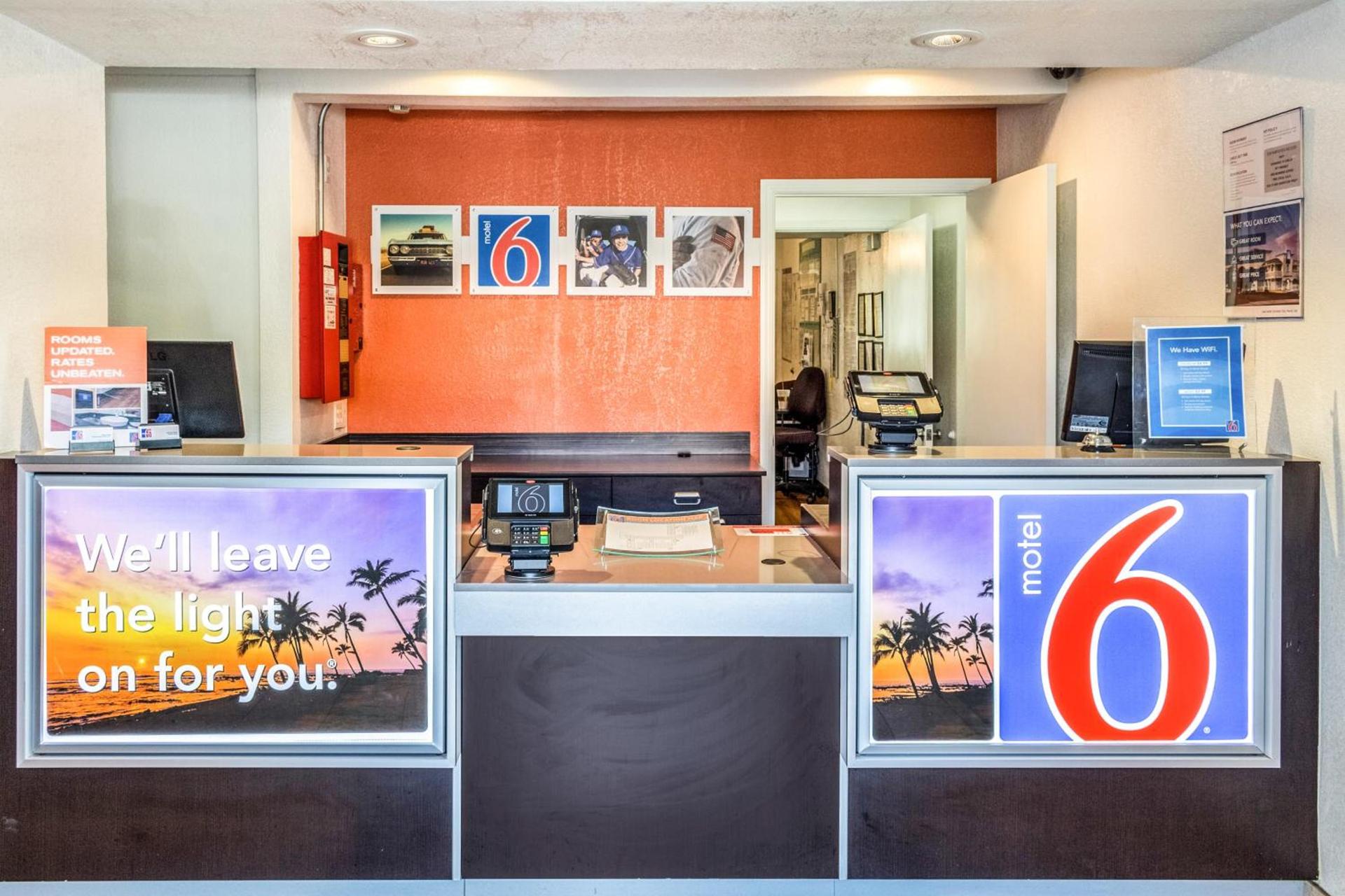 Motel 6-Bakersfield, CA - East photo 12