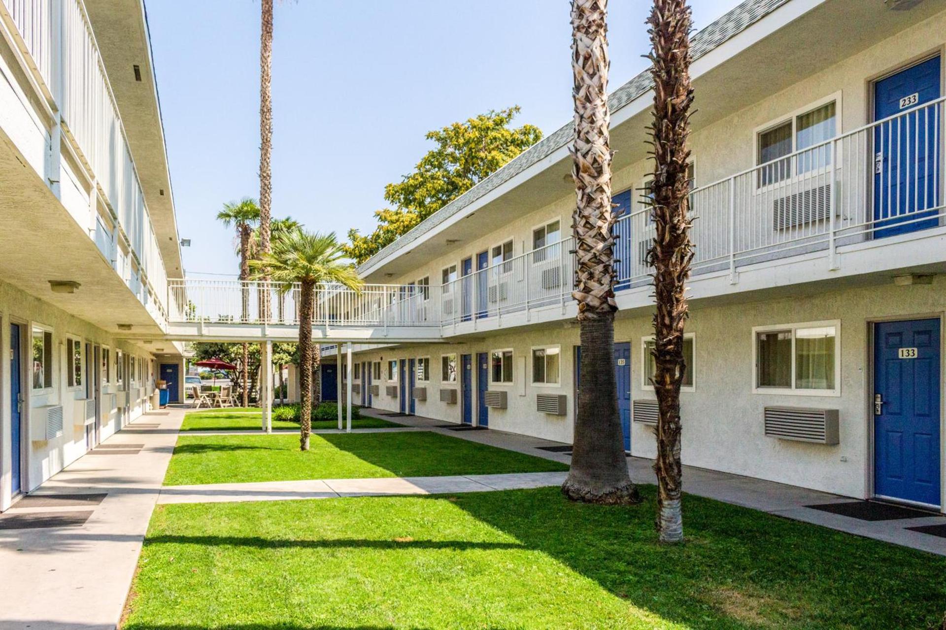 Motel 6-Bakersfield, CA - East photo 5