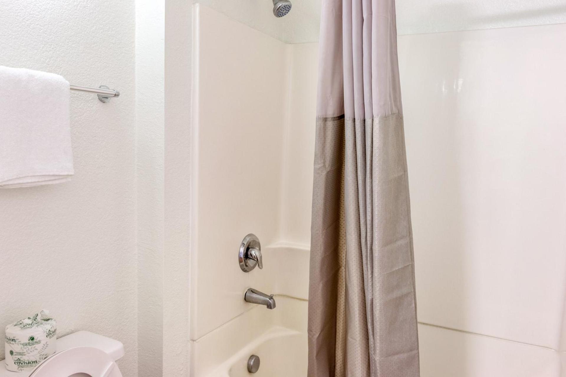 Motel 6-Bakersfield, CA - East photo 21