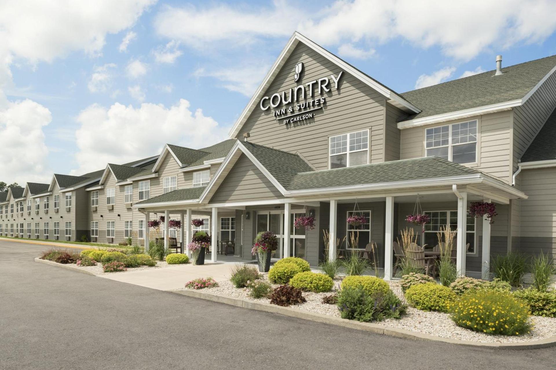 Country Inn & Suites by Radisson, Decorah, IA photo 42