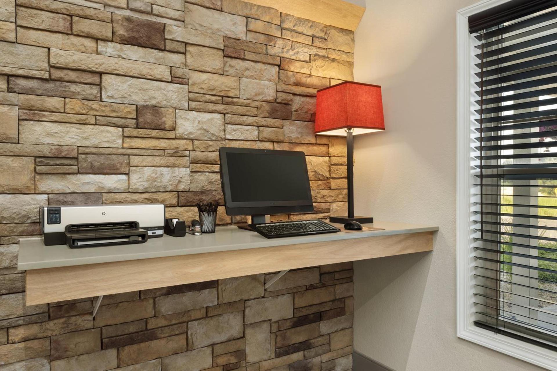 Country Inn & Suites by Radisson, Decorah, IA photo 28