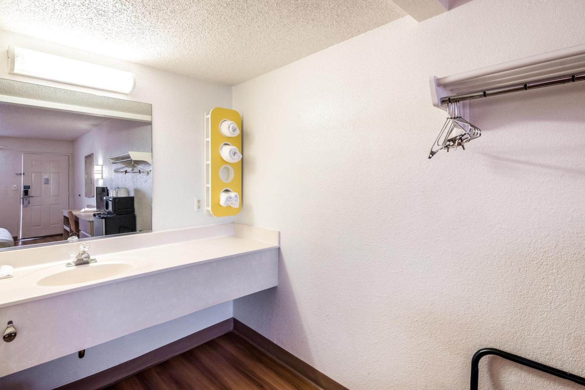 Motel 6-Anniston, AL photo 26