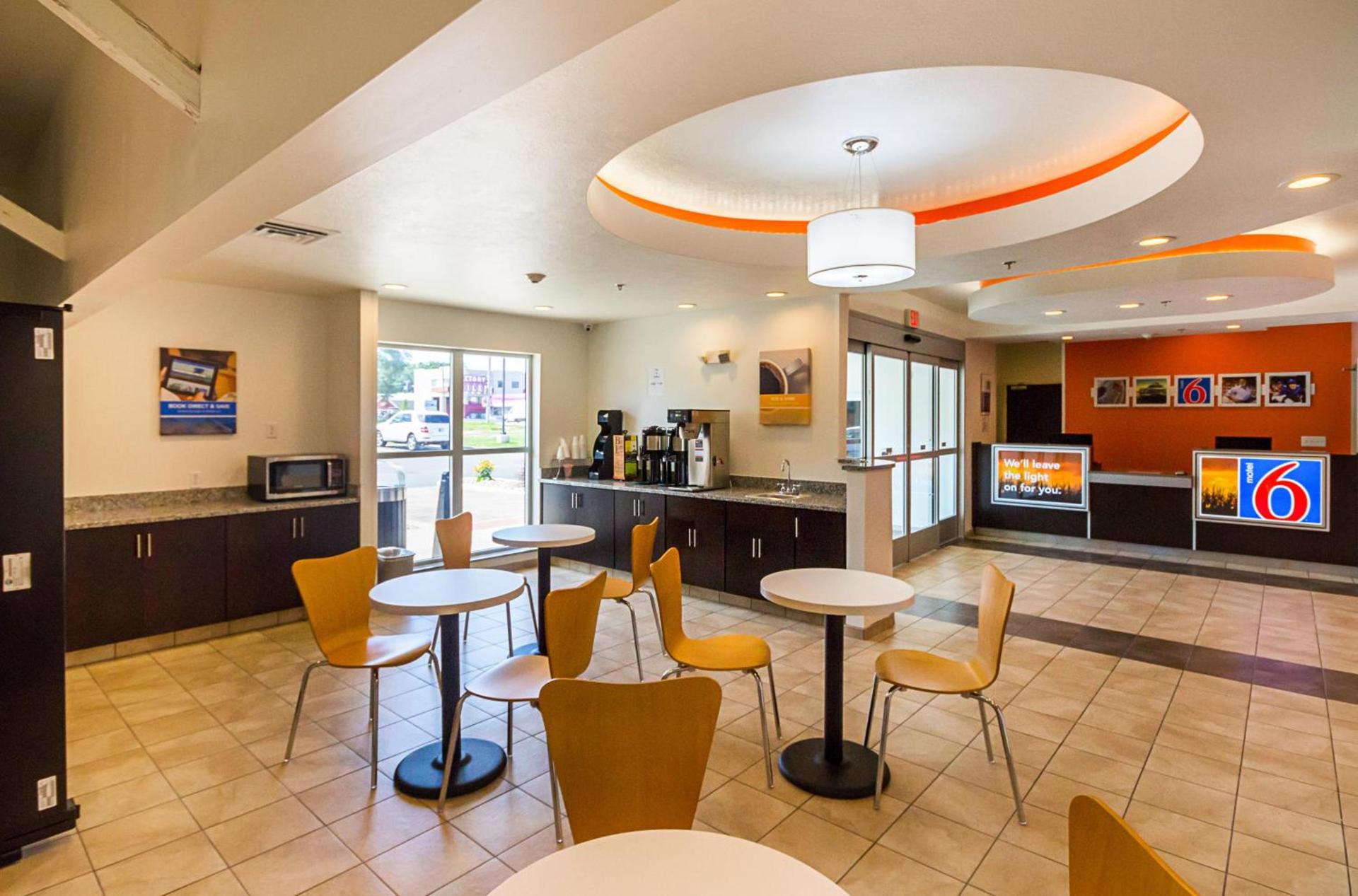 Days Inn by Wyndham South Bend/Notre Dame photo 7