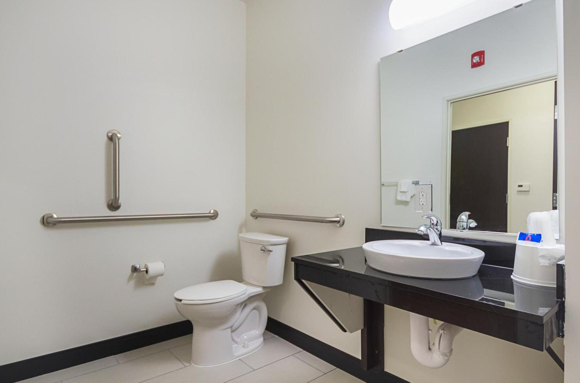 Days Inn by Wyndham South Bend/Notre Dame photo 30