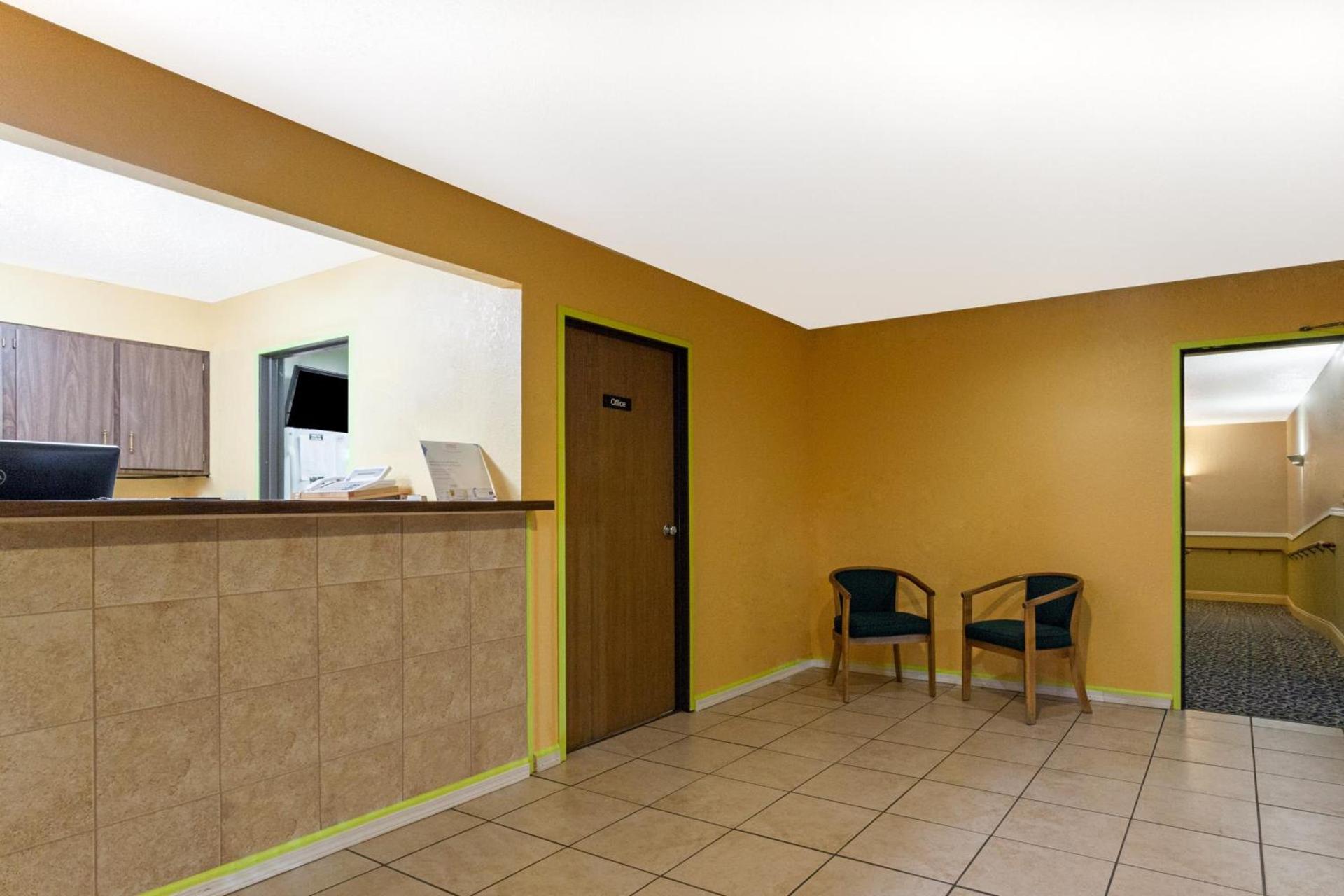 Super 8 by Wyndham Bath Hammondsport Area photo 25