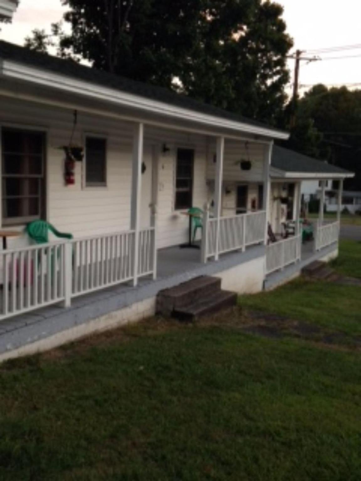 Hillside Motel photo 33