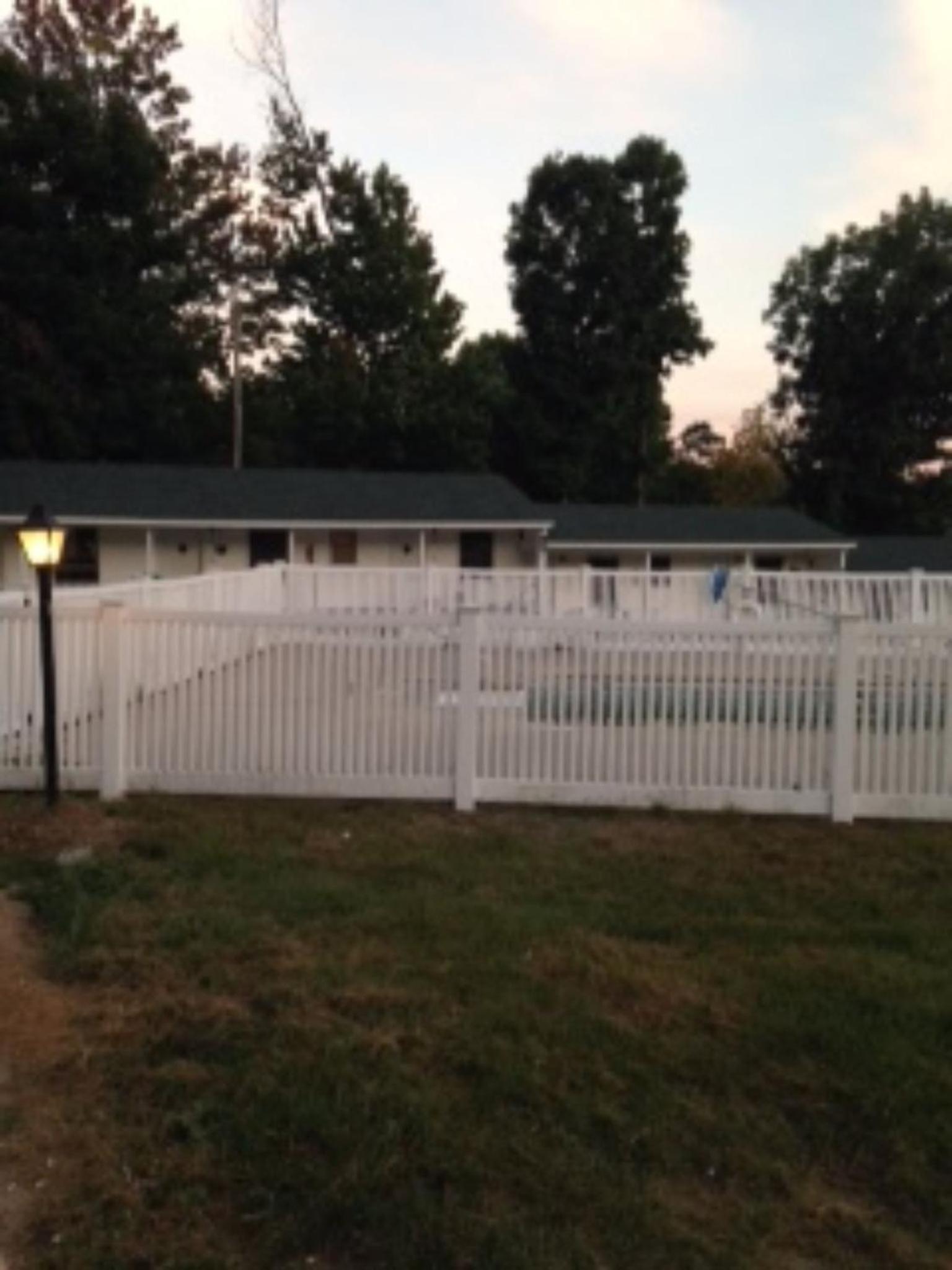 Hillside Motel photo 35