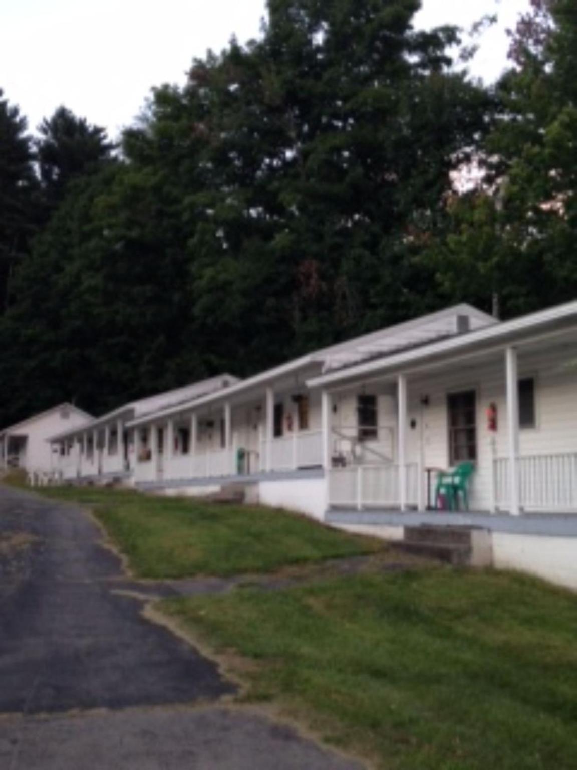 Hillside Motel photo 36