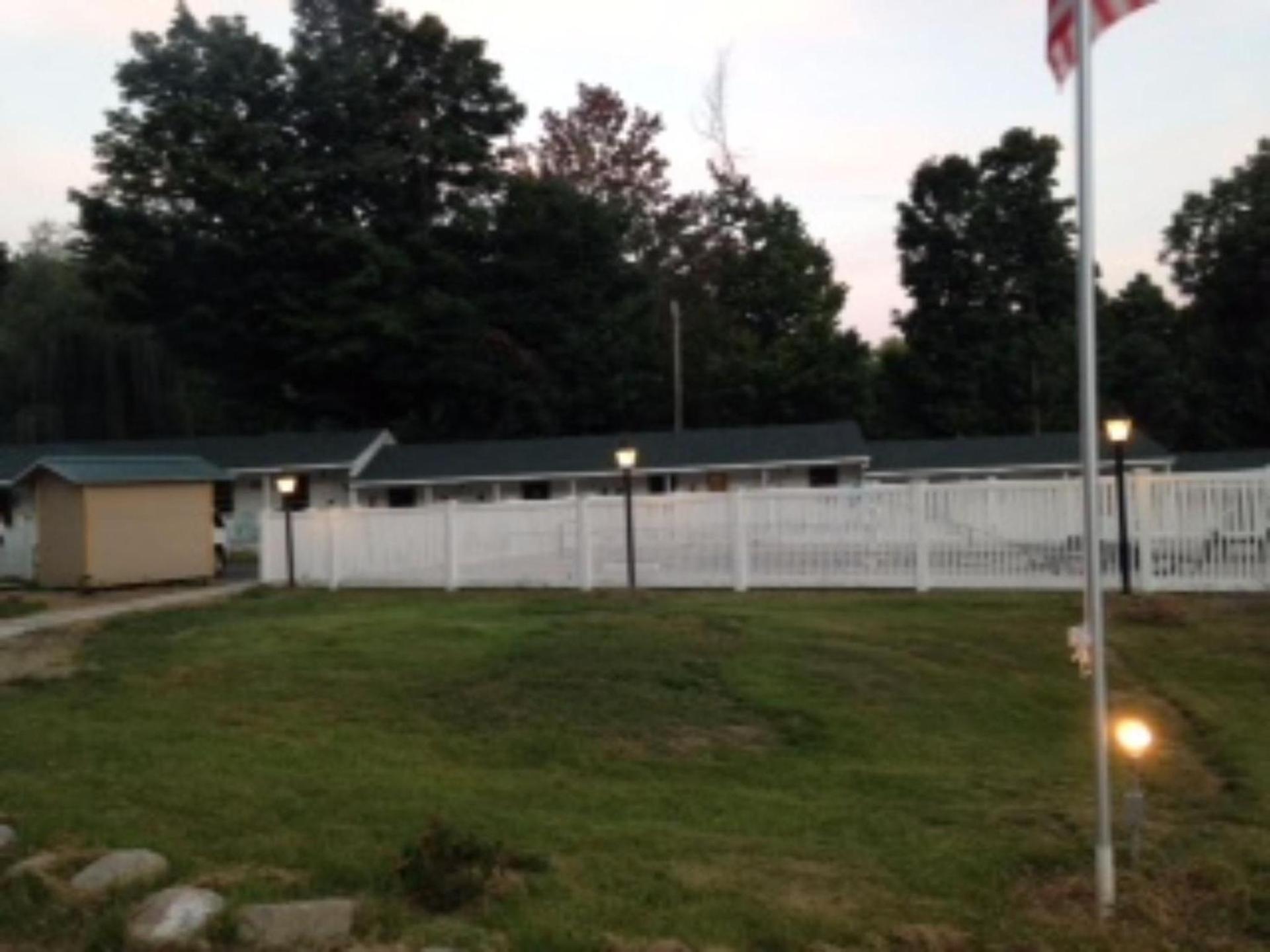 Hillside Motel photo 37