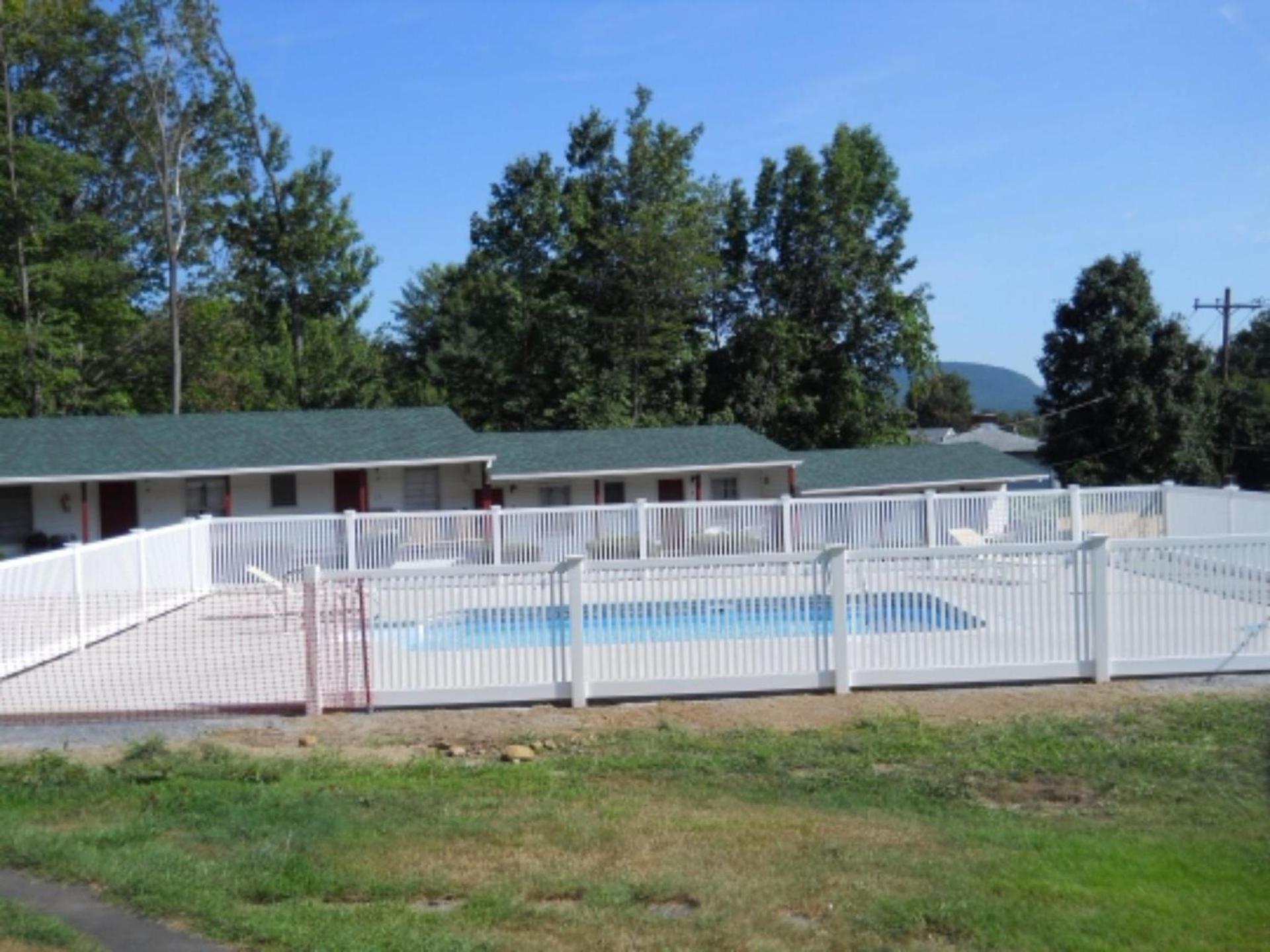Hillside Motel photo 24