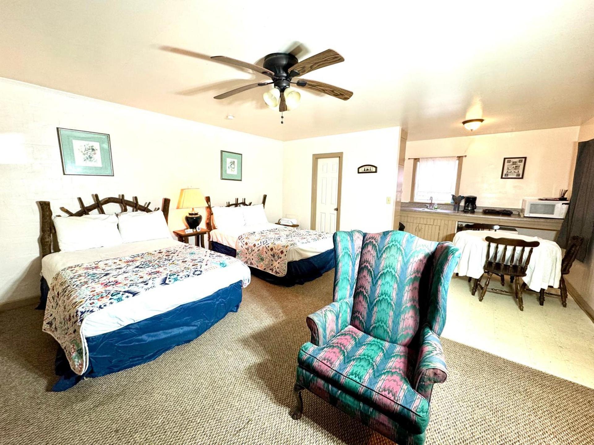 Parkview Lodge & Cabins photo 13