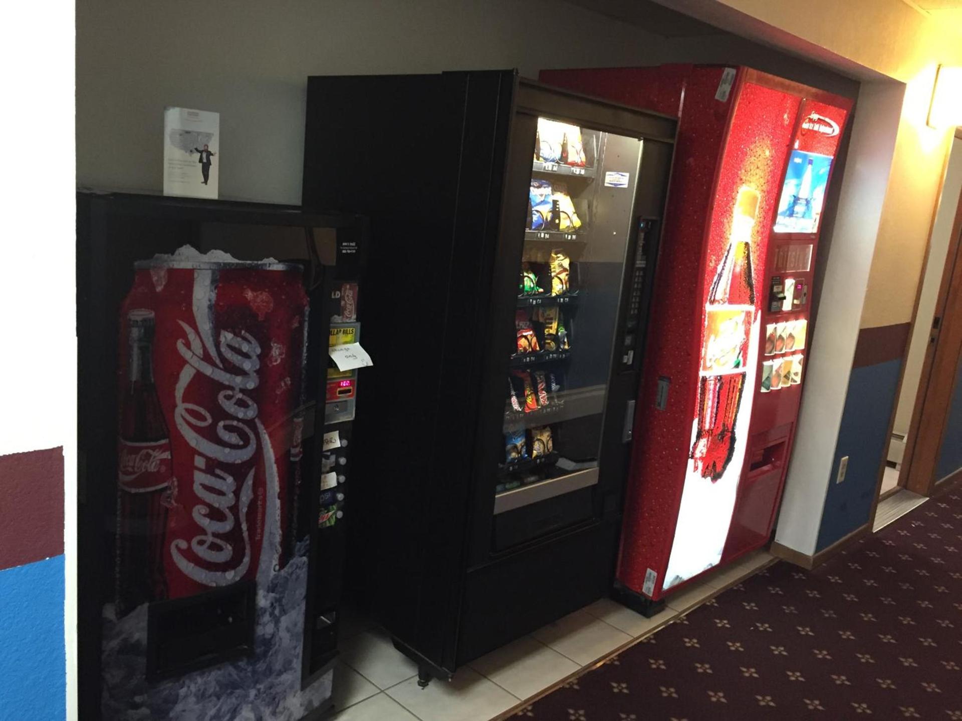 Super 8 by Wyndham Escanaba photo 28