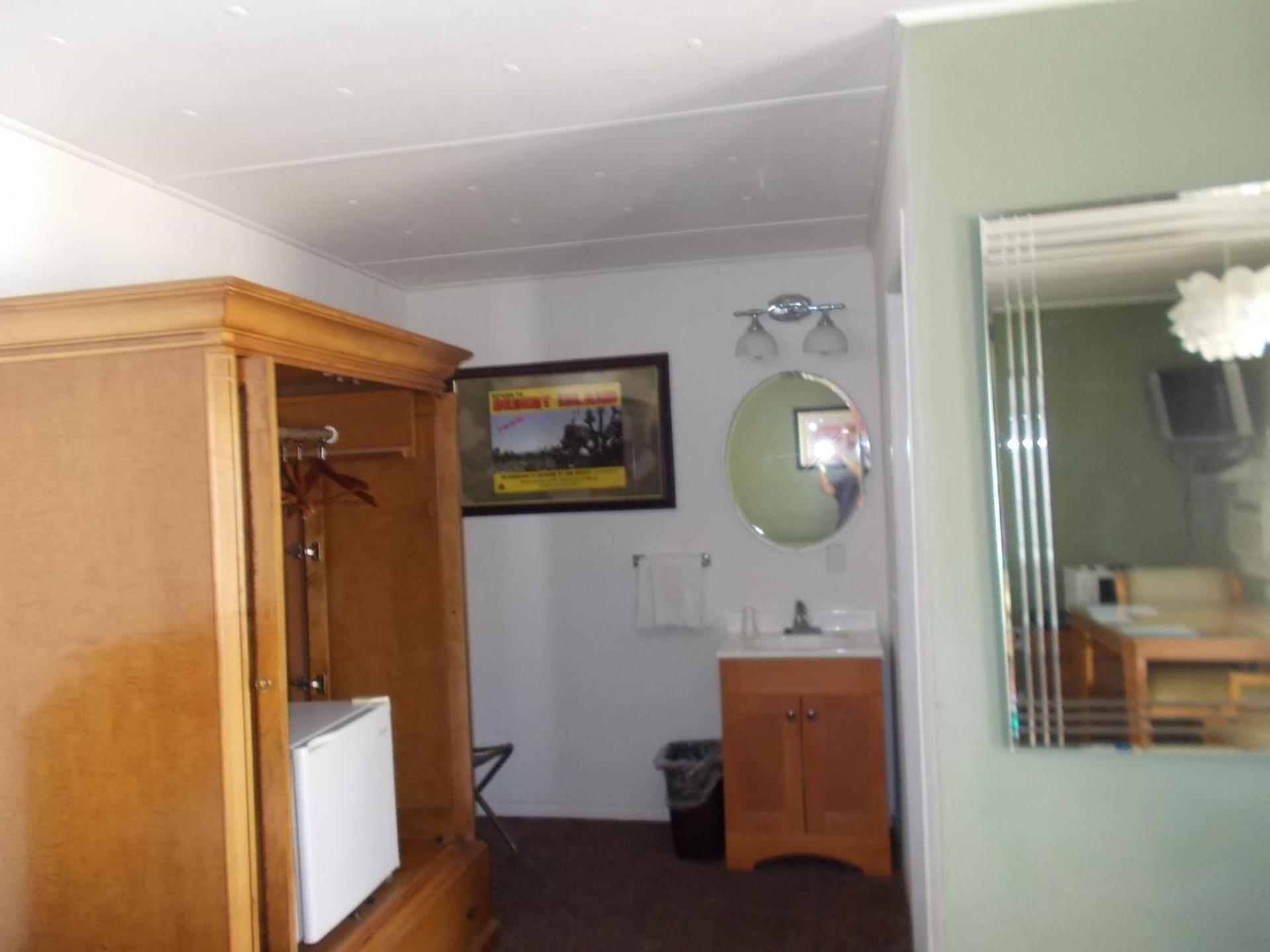 Atomic Inn Beatty Near Death Valley photo 36