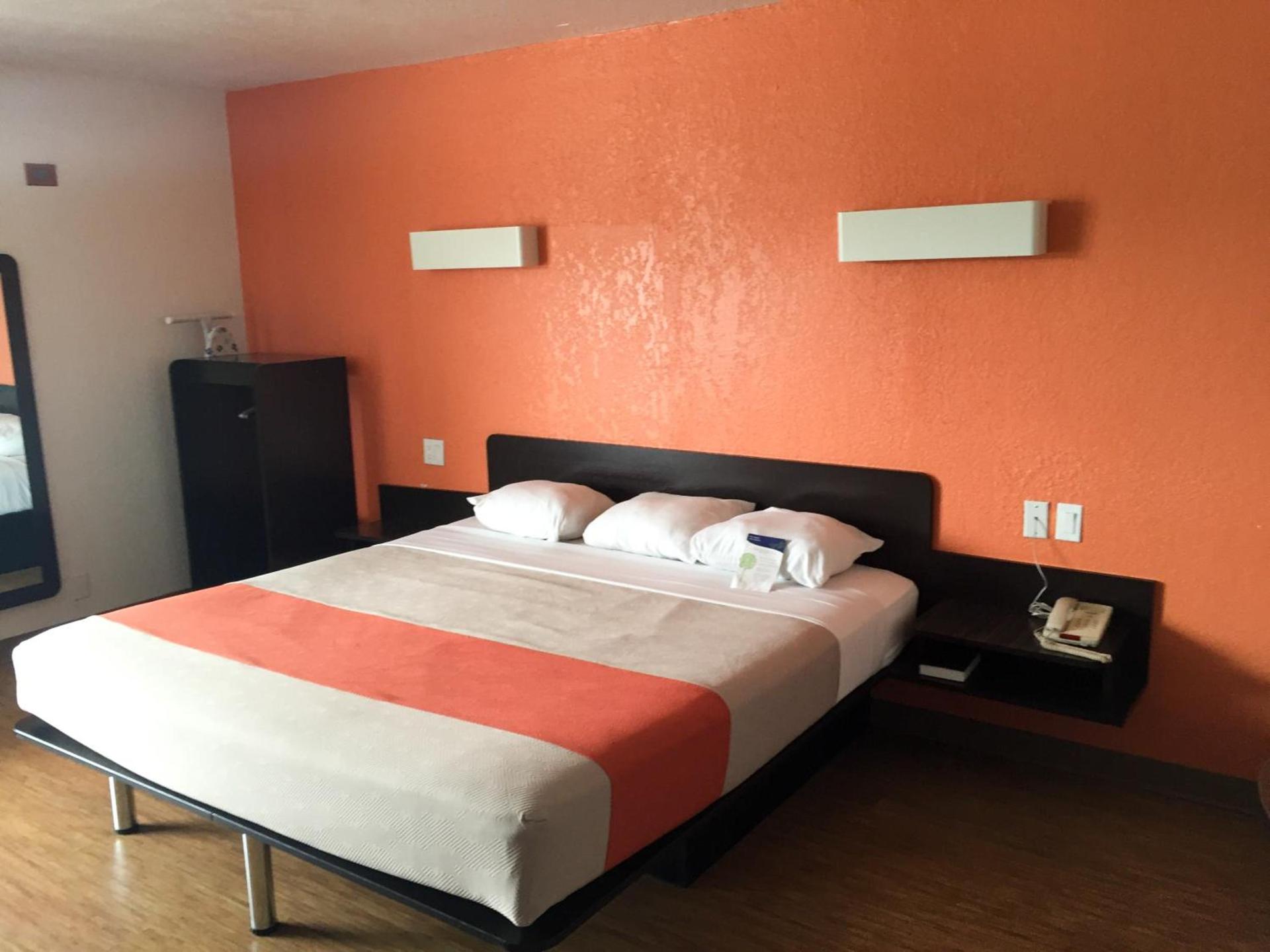 Motel 6-Uvalde, TX photo 46