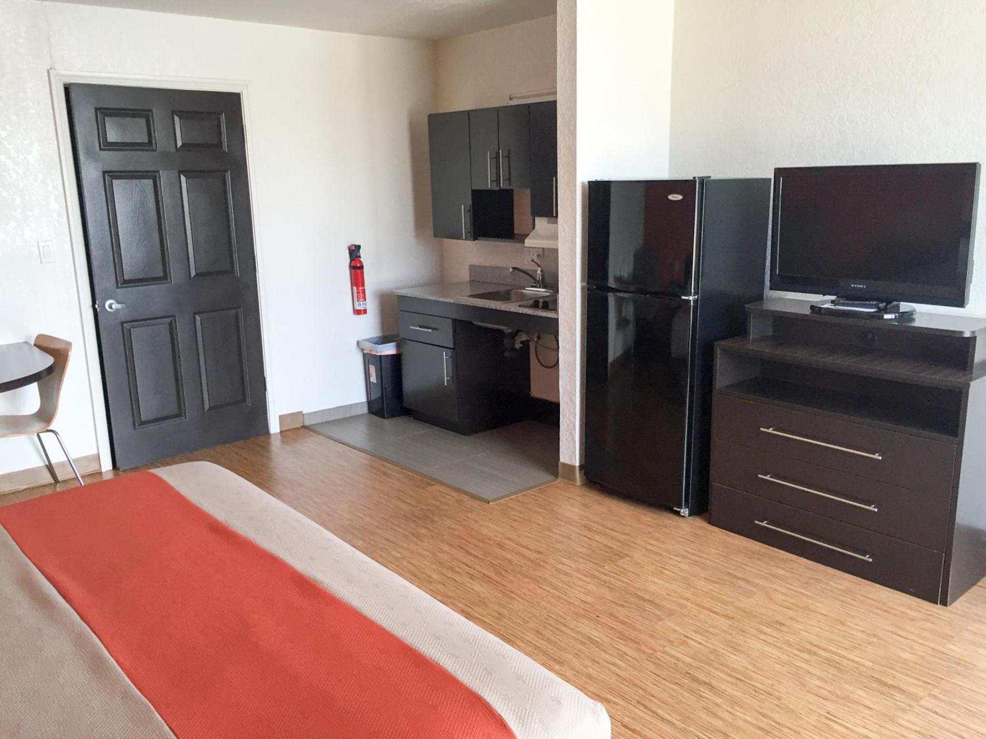 Motel 6-Uvalde, TX photo 48