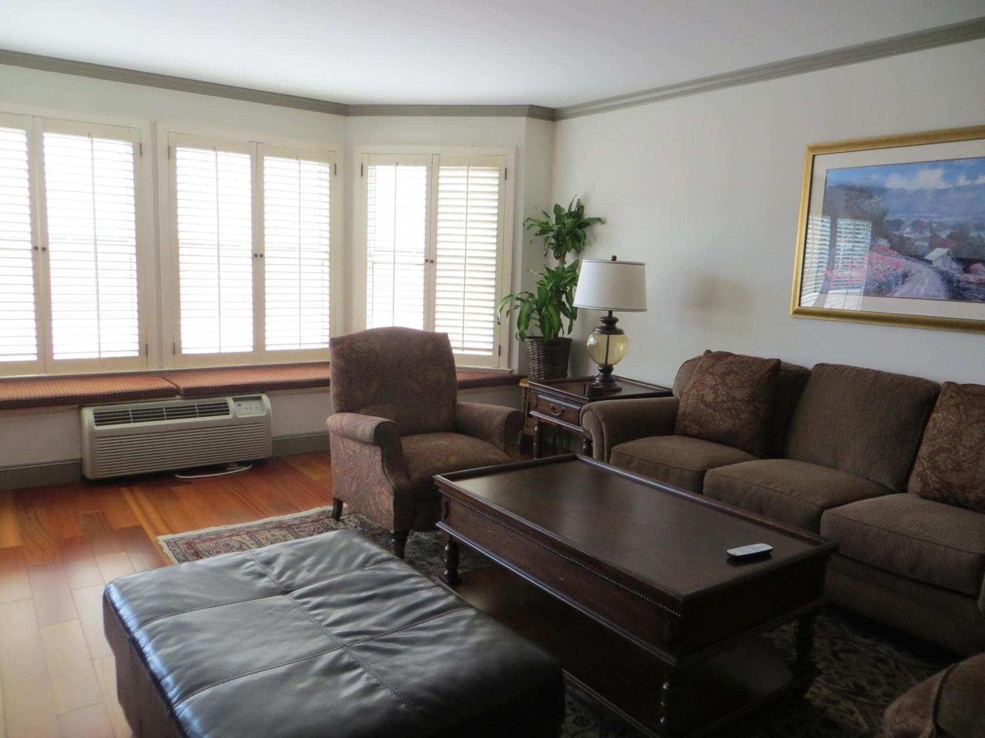 Cow Hollow Inn and Suites photo 6