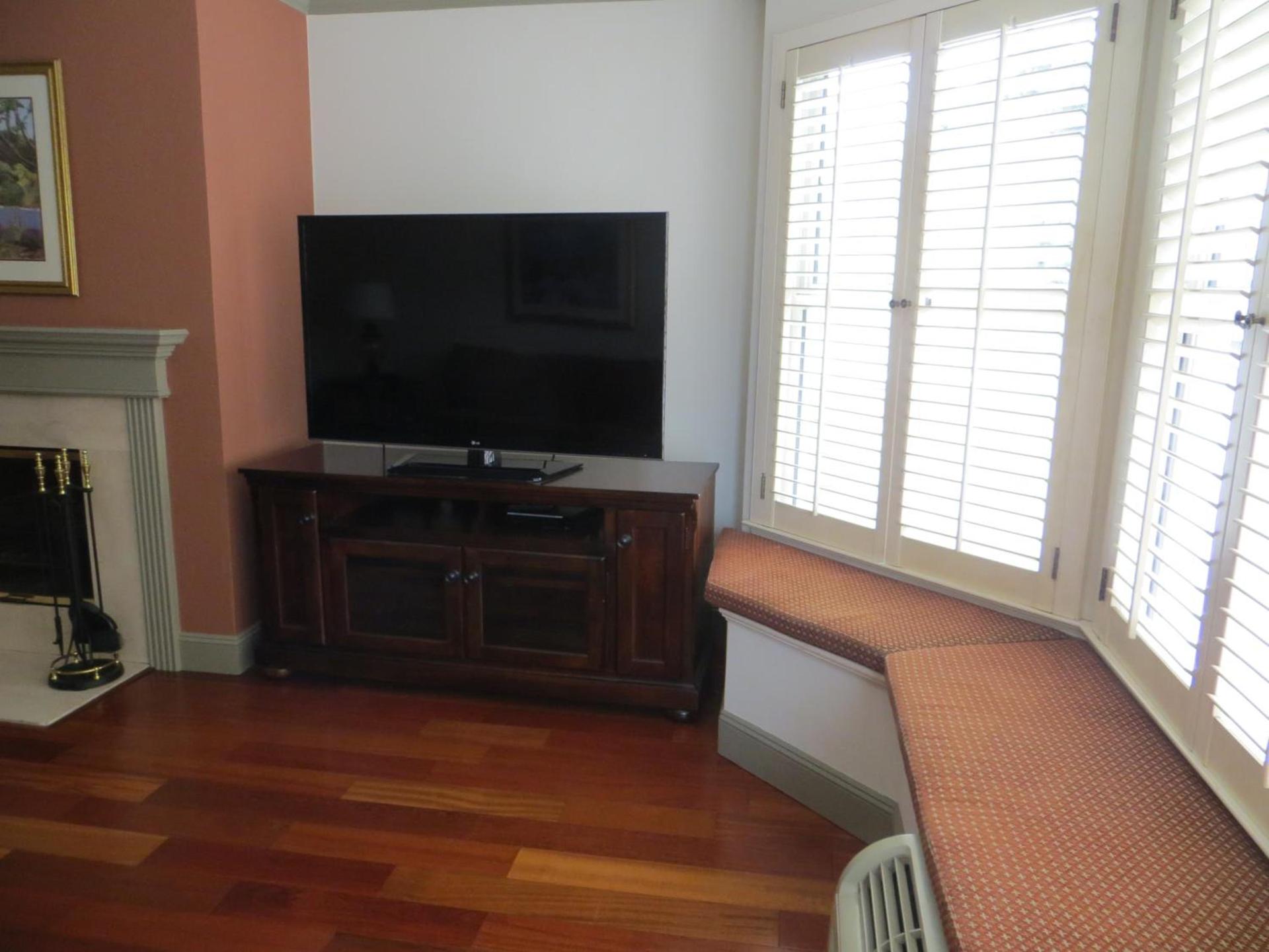 Cow Hollow Inn and Suites photo 8