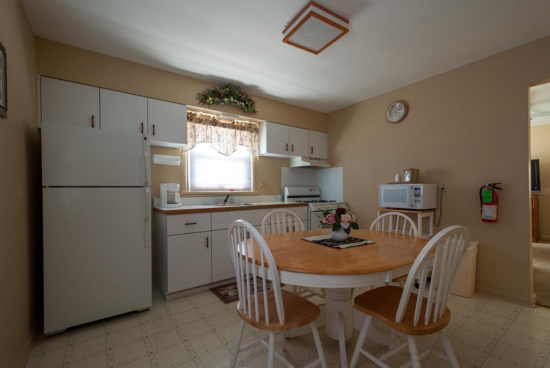 Point Pleasant Manor photo 20