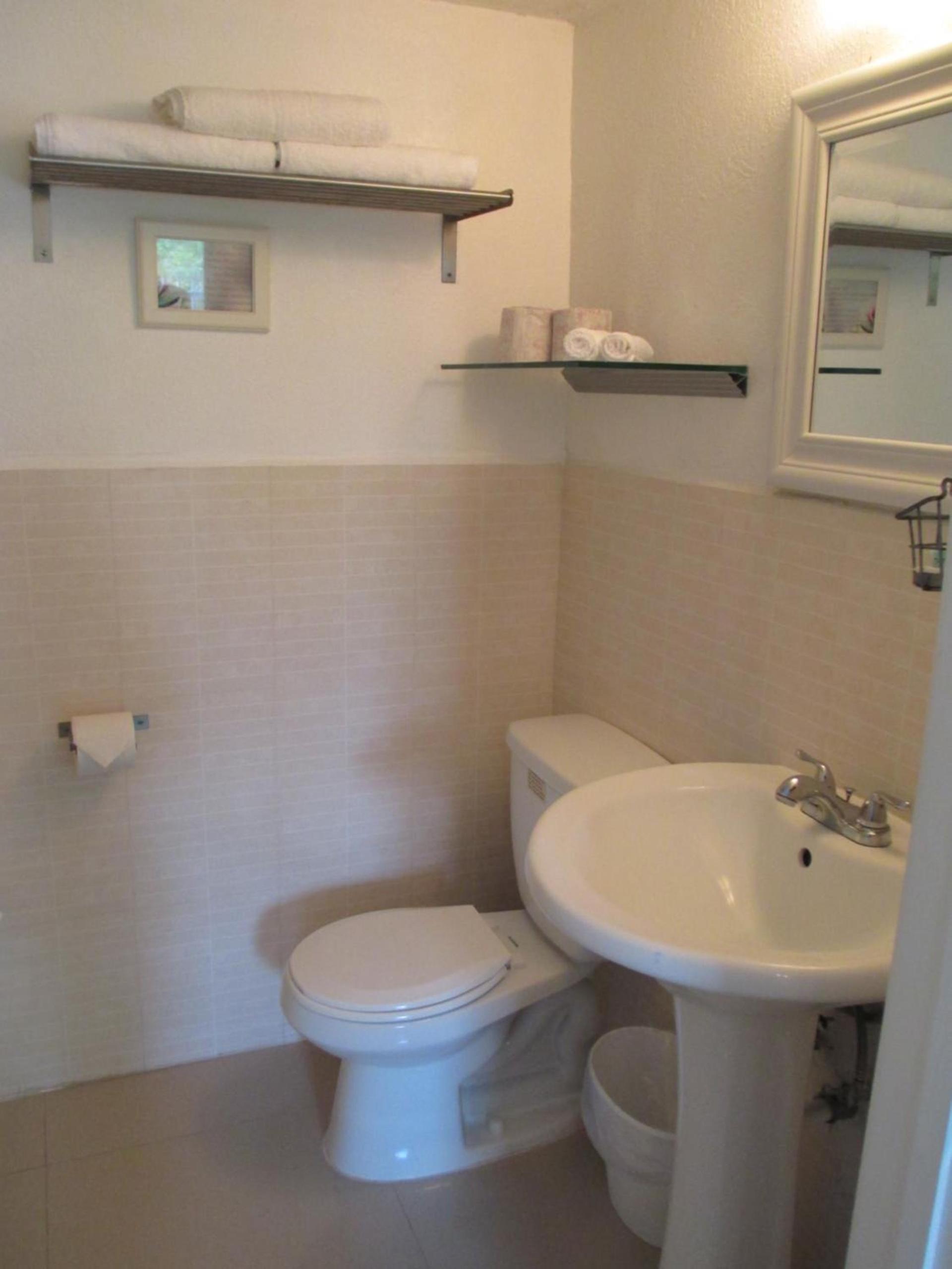 Shalimar Motel photo 20