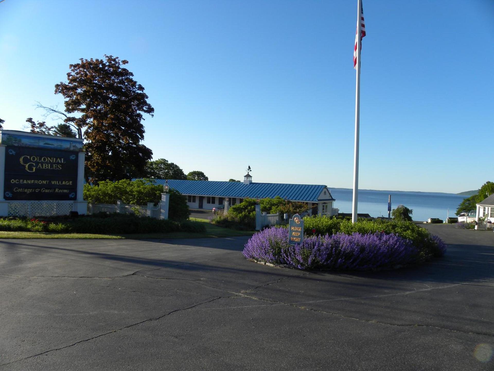 Colonial Gables Oceanfront Village — hotel in Belfast