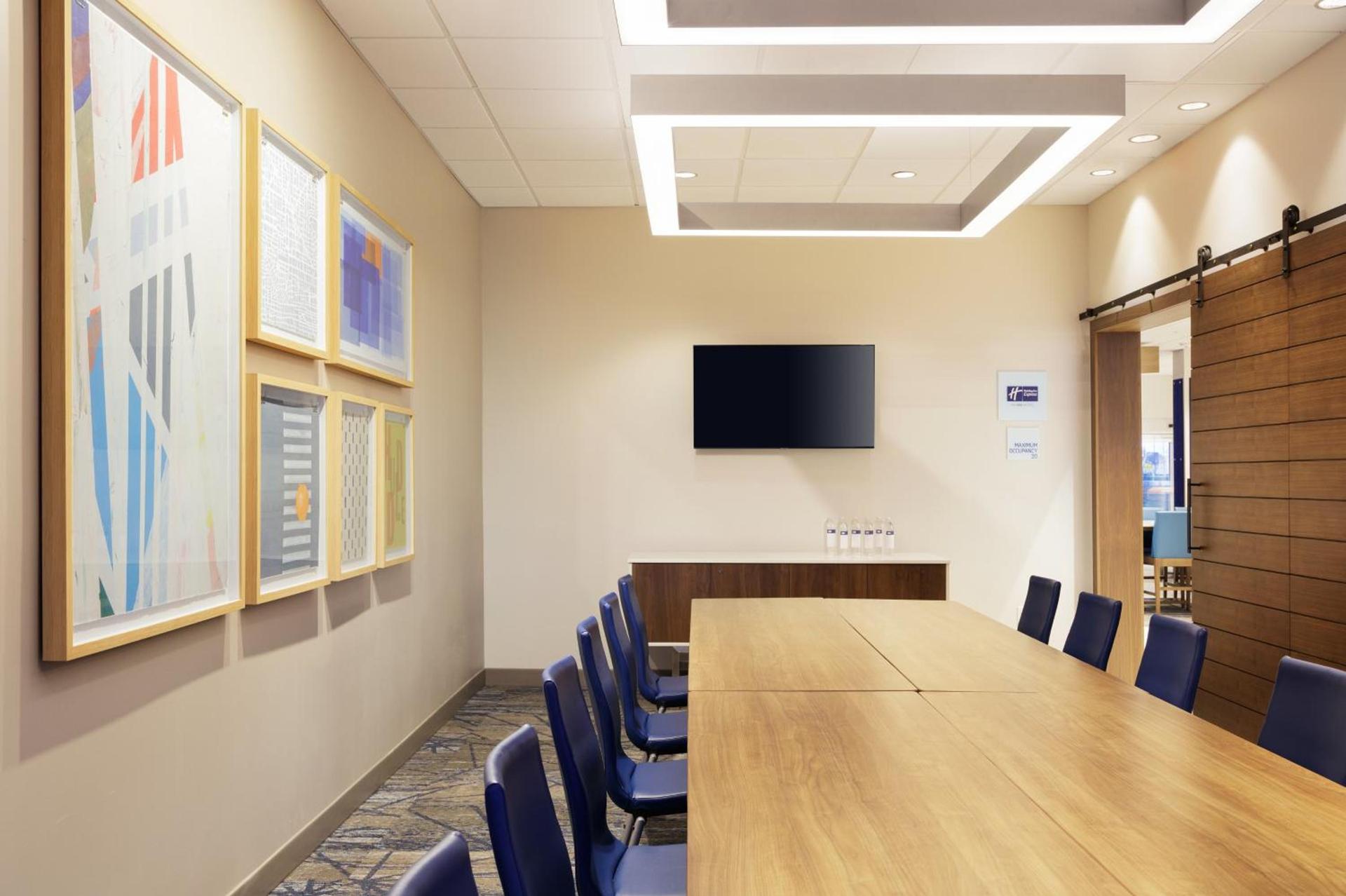 Holiday Inn Express & Suites Sheridan South by IHG photo 27
