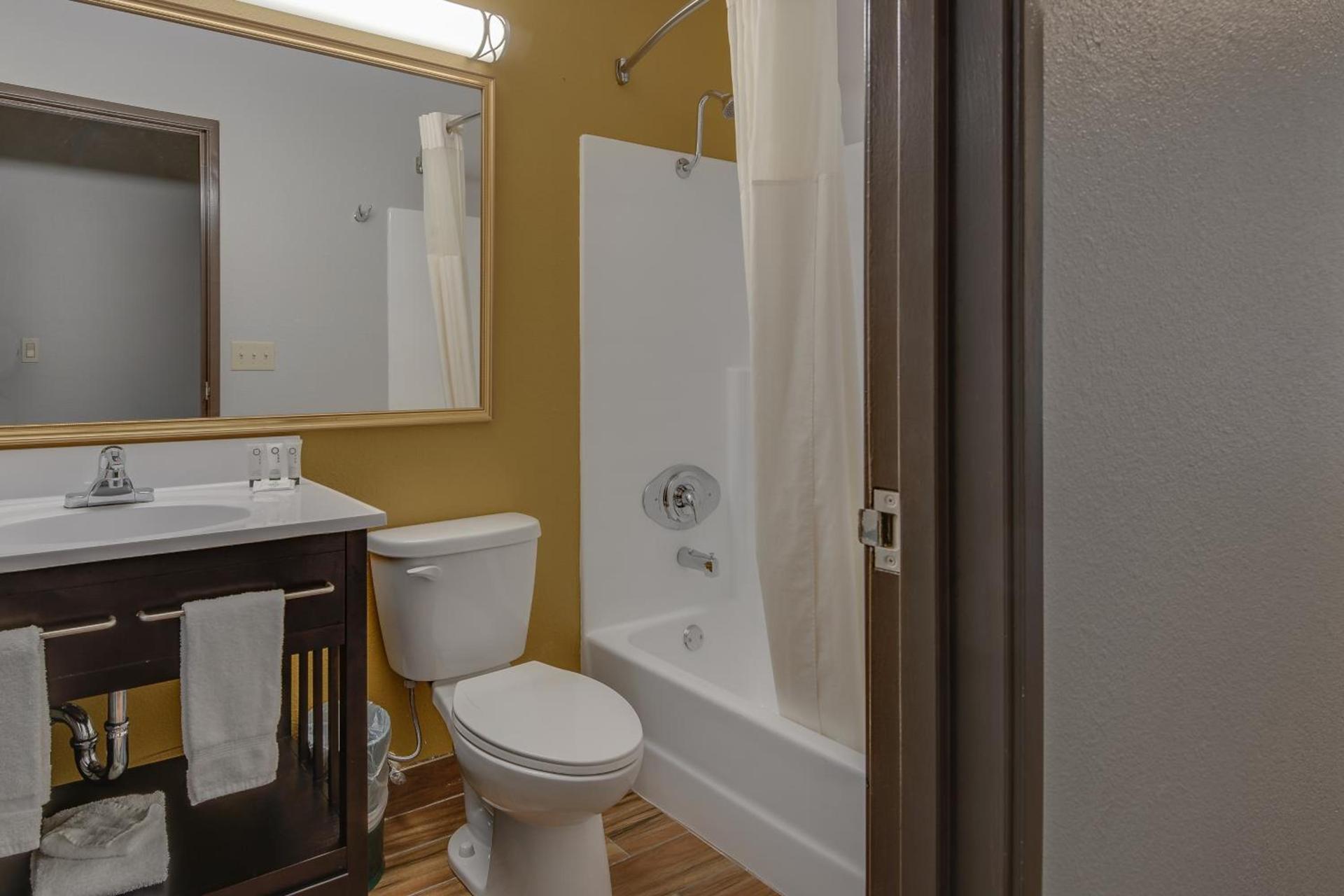 Vagabond Inn Executive Hayward photo 25
