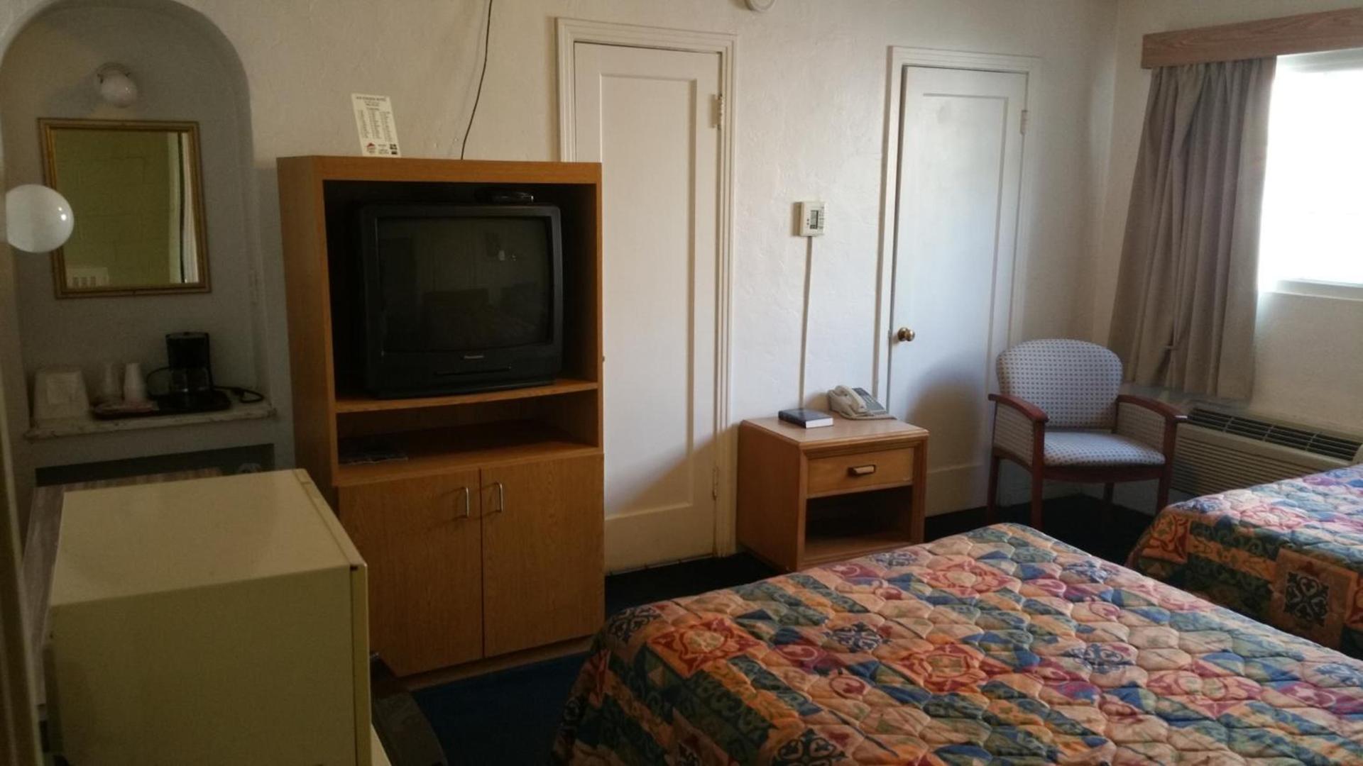 San Joaquin Motel photo 25