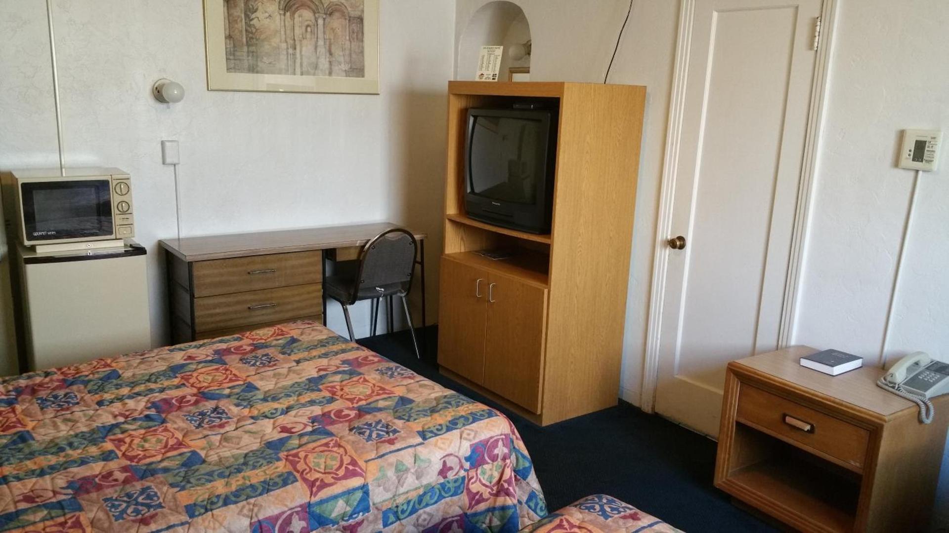 San Joaquin Motel photo 18