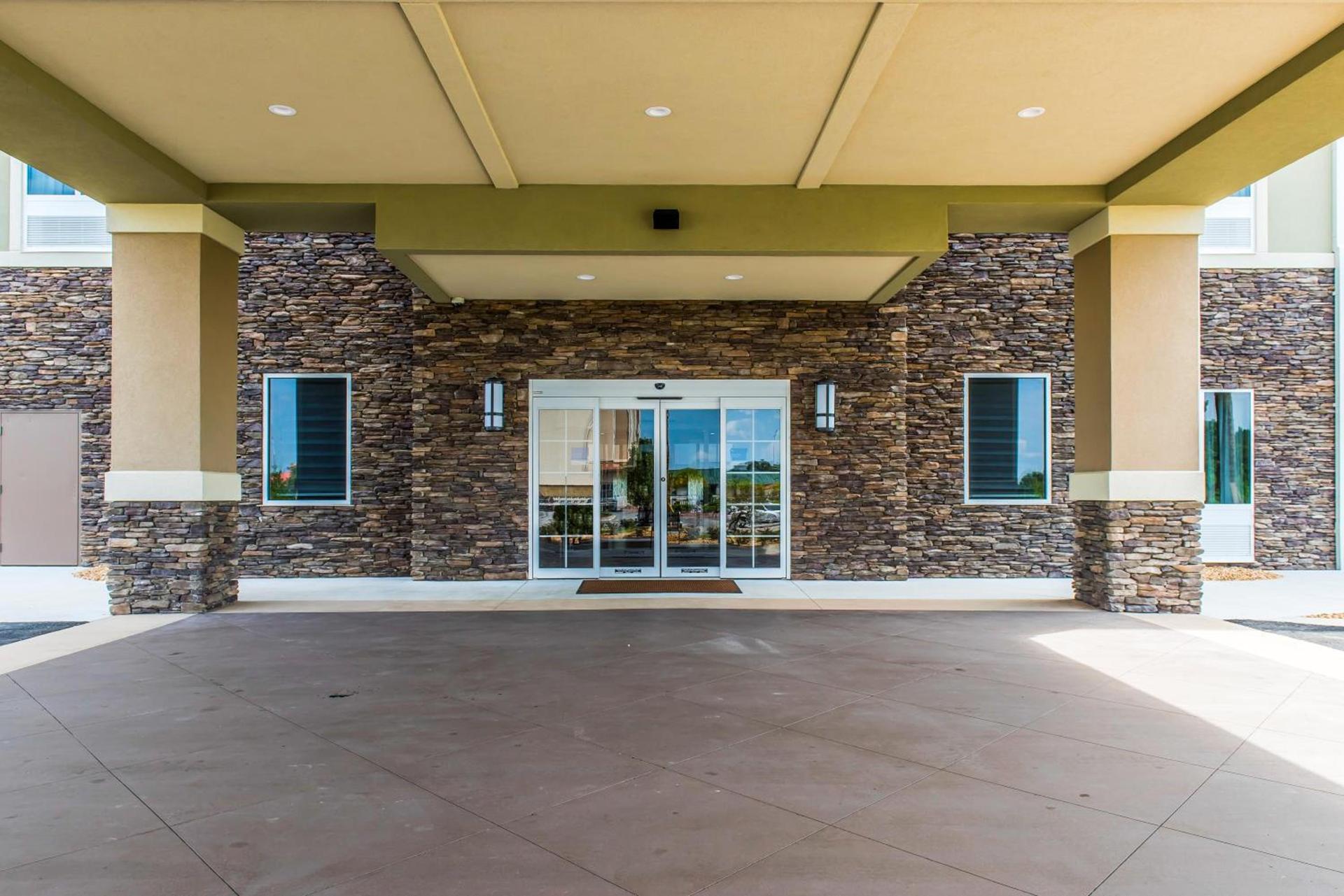 Comfort Inn & Suites Valdosta I-75 photo 42