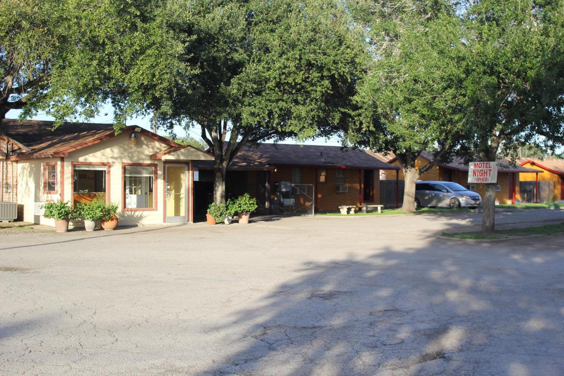 Lakeside inn & suites by OYO Mathis I 37 — hotel in Mathis