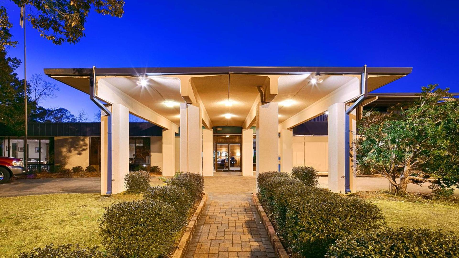 Best Western Crossroads Inn photo 1