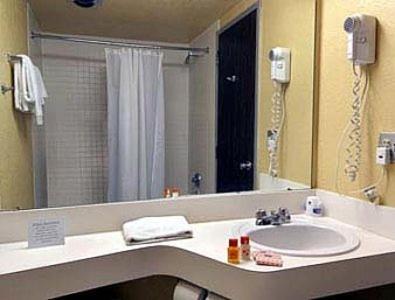 Howard Johnson by Wyndham Winter Haven FL photo 36