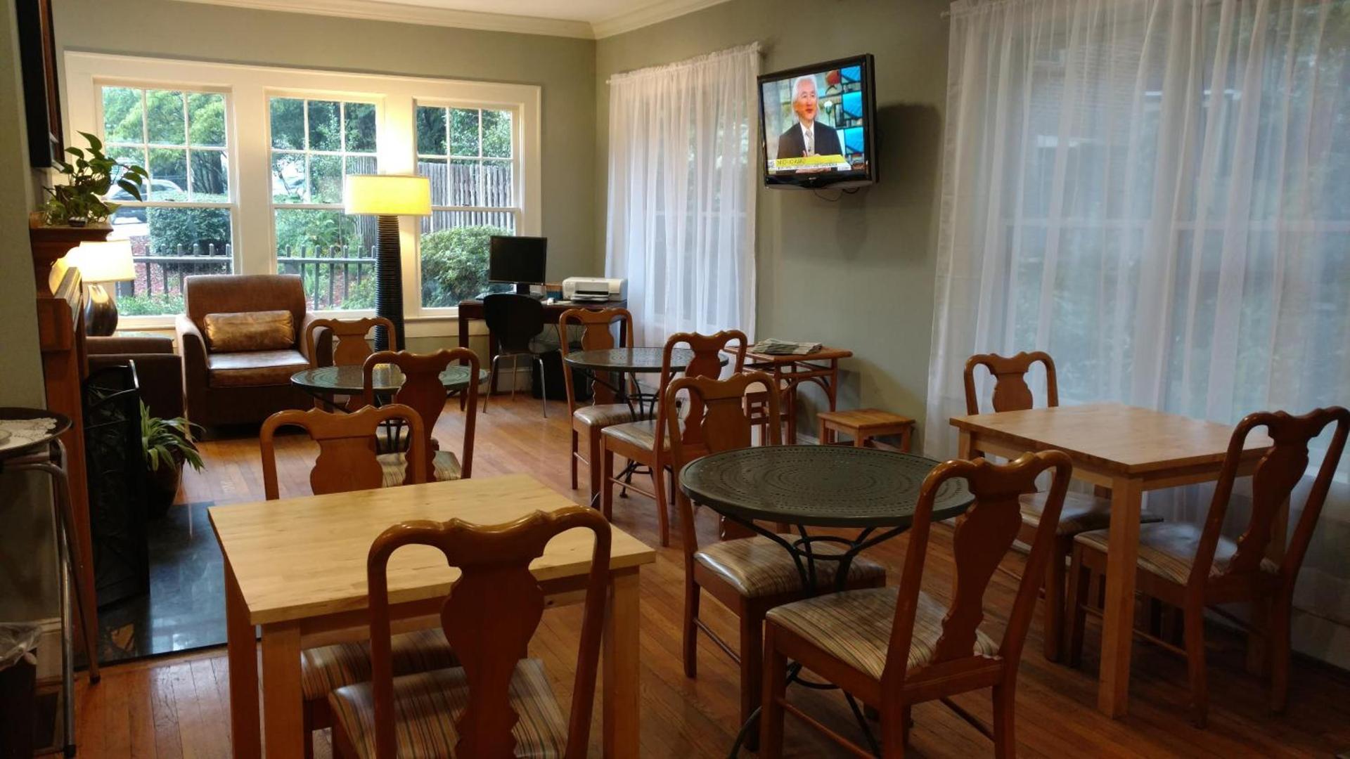 The University Inn at Emory photo 4