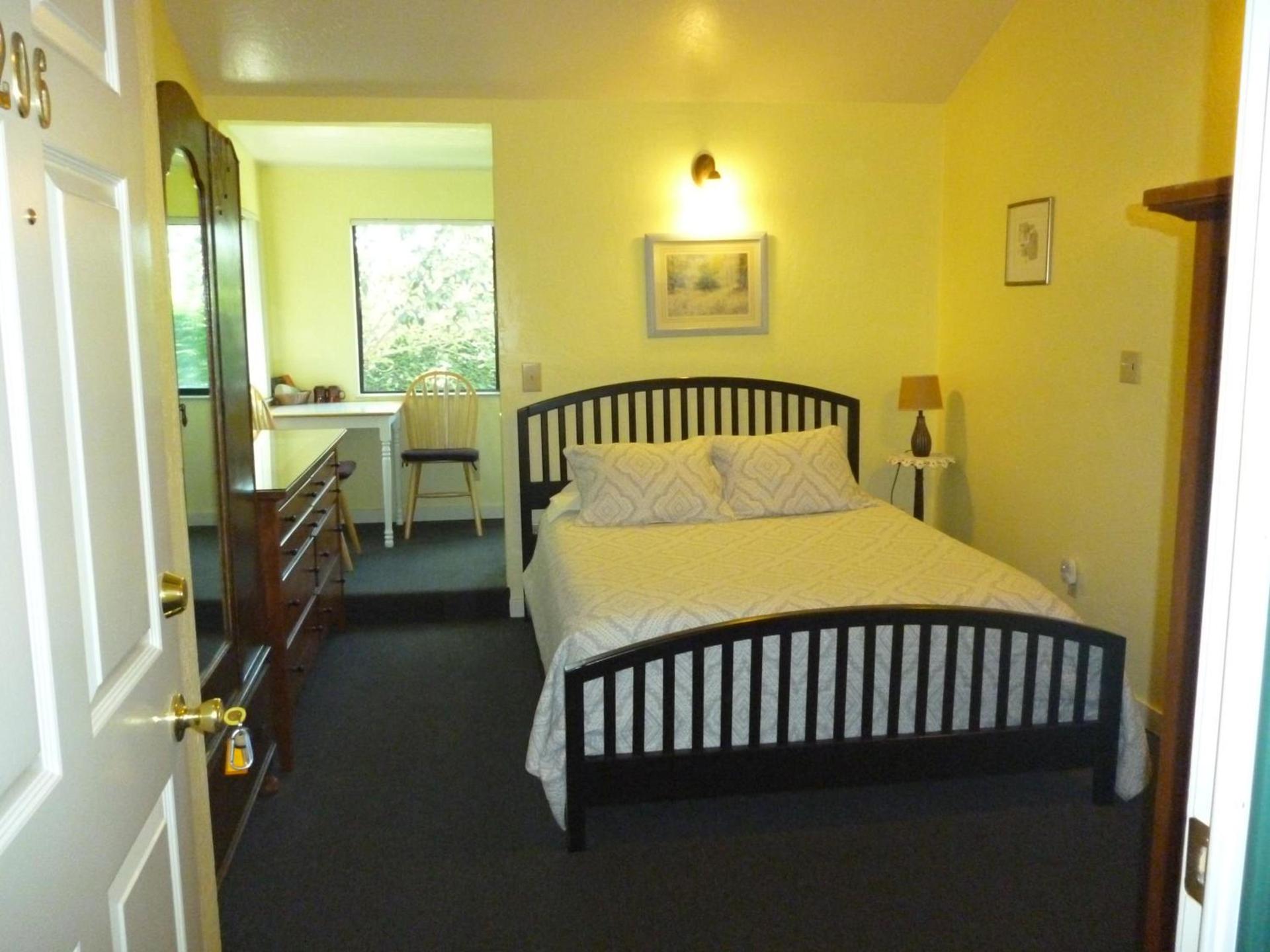 Harbor Inn photo 55