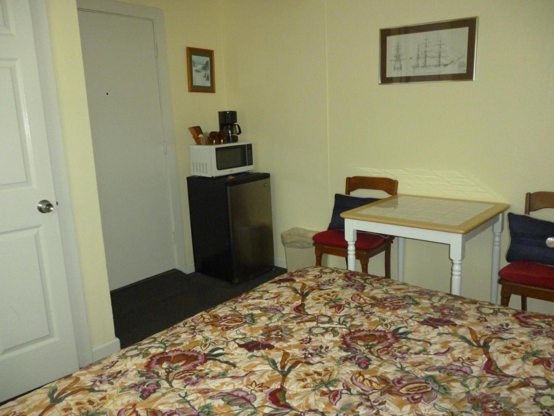 Harbor Inn photo 64