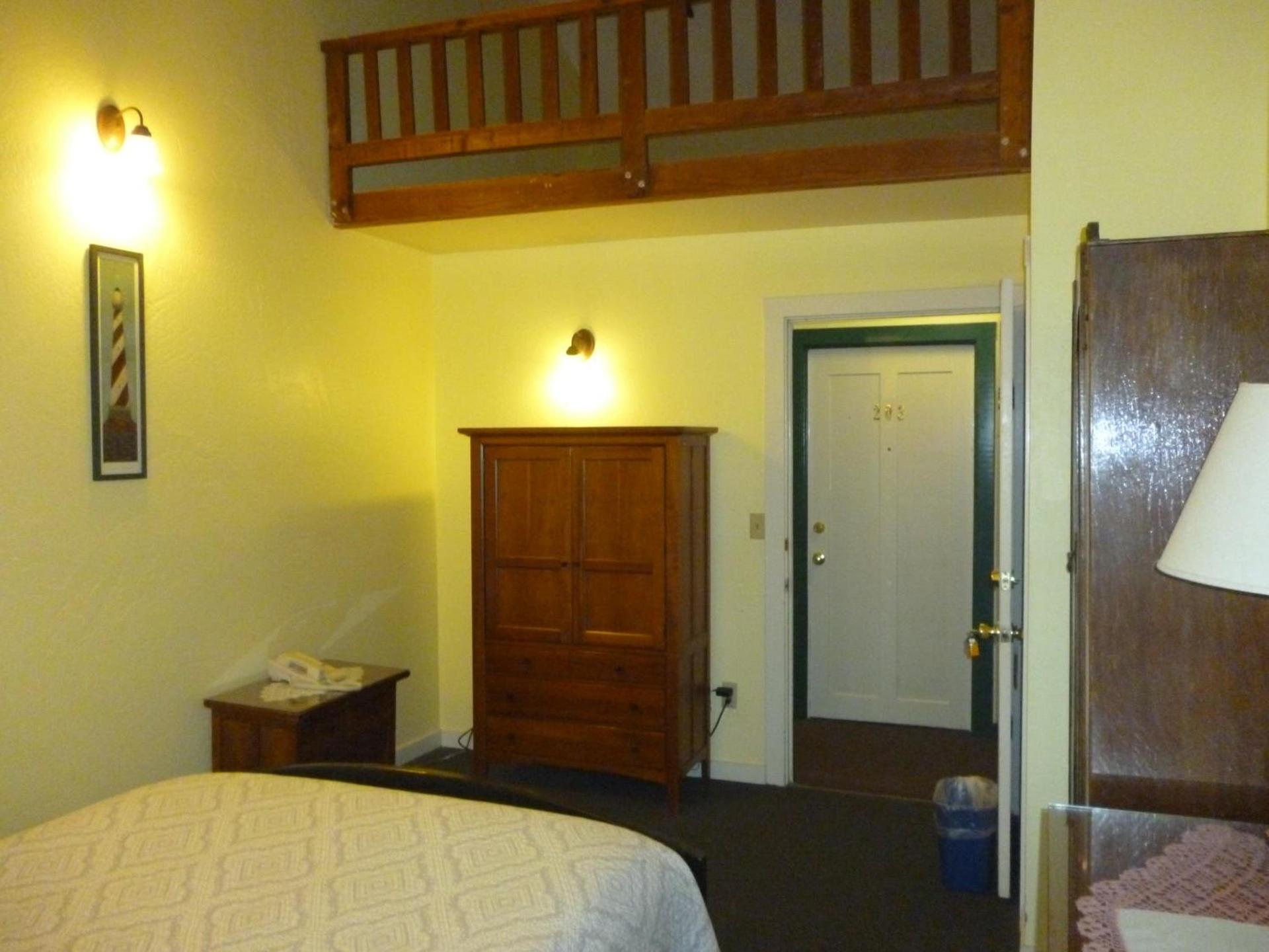 Harbor Inn photo 85