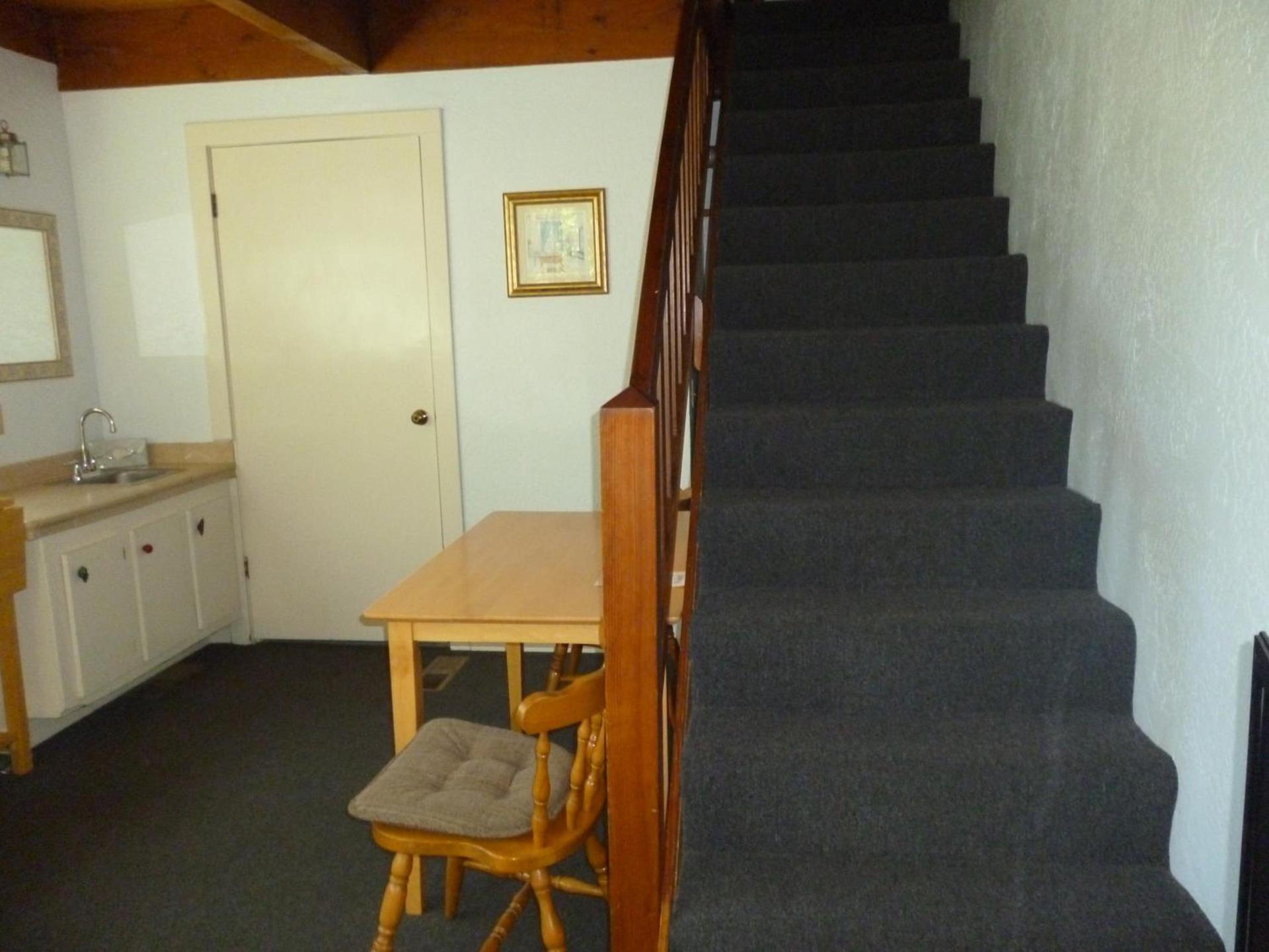 Harbor Inn photo 90