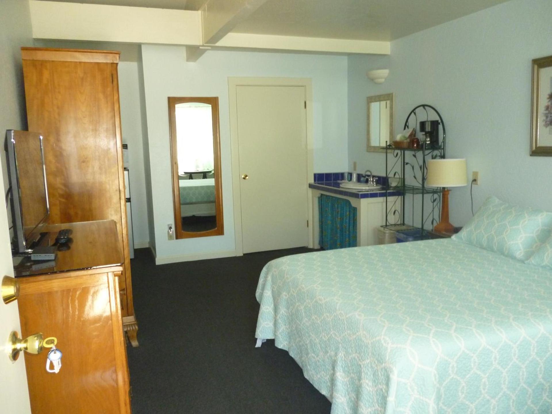 Harbor Inn photo 98