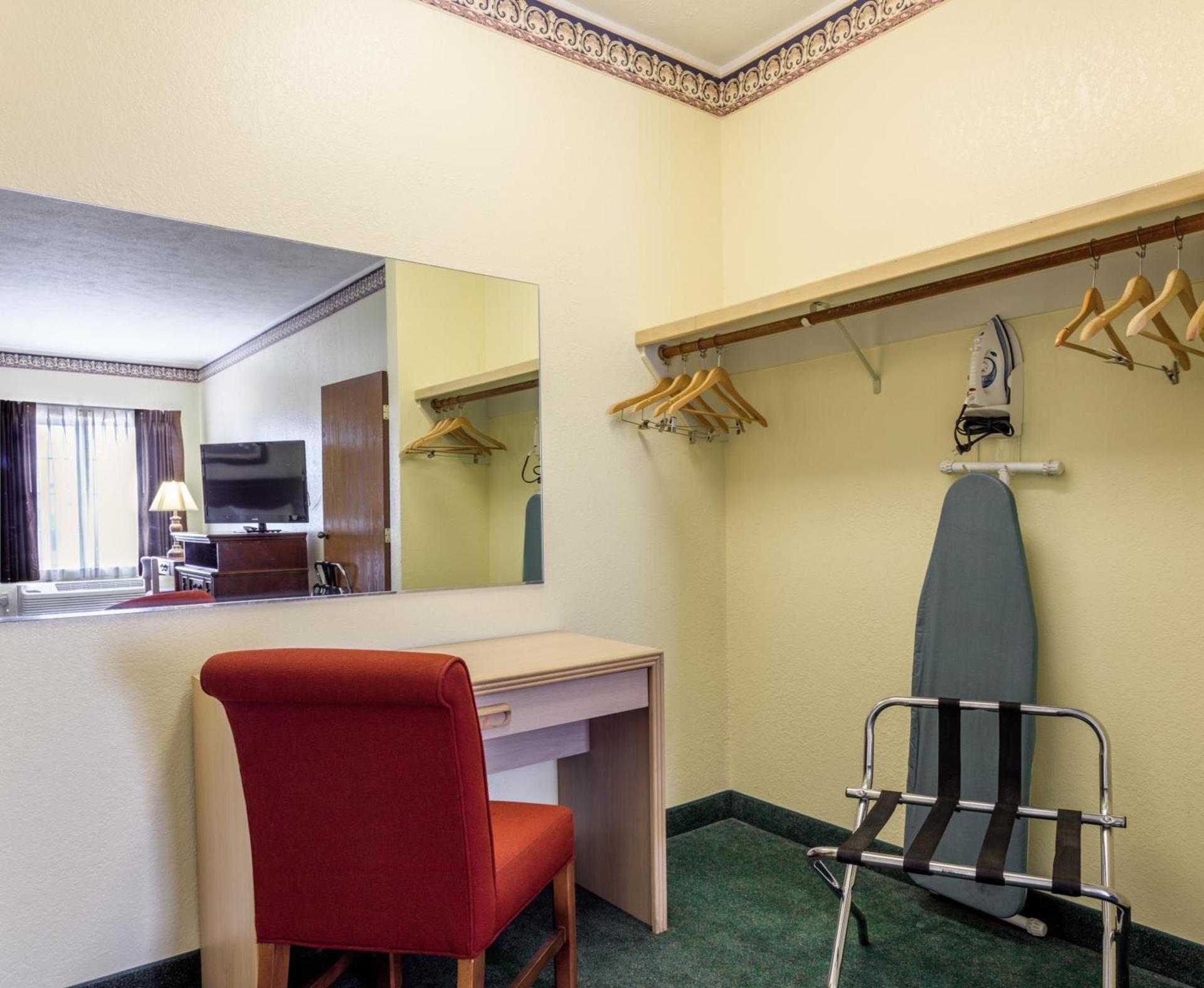 Branson Towers Hotel photo 43