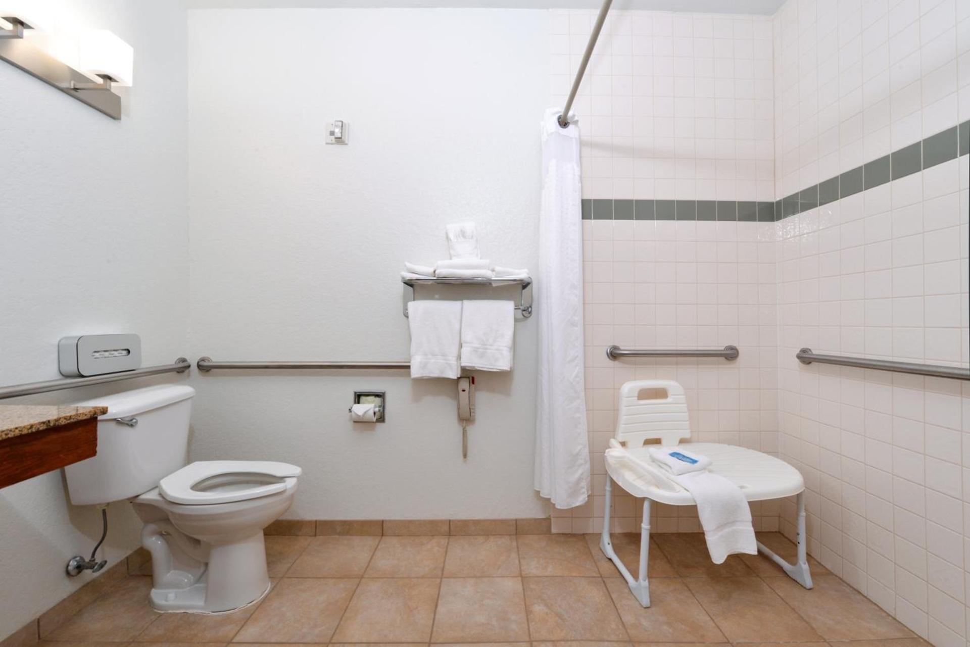 Holiday Inn Express Hotel & Suites Omaha West by IHG photo 9