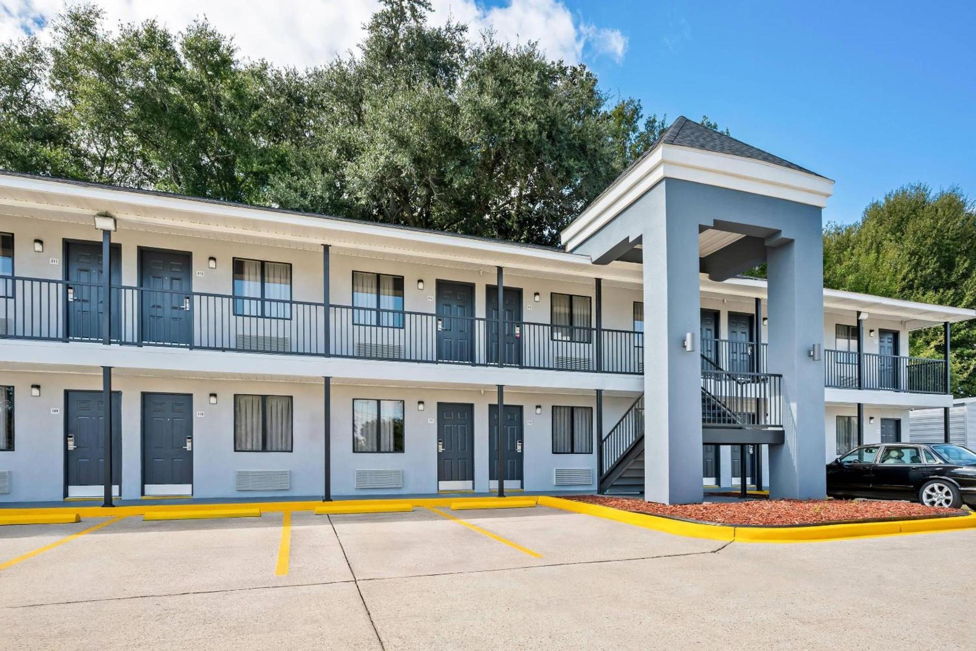 Econo Lodge Biloxi Beach photo 1