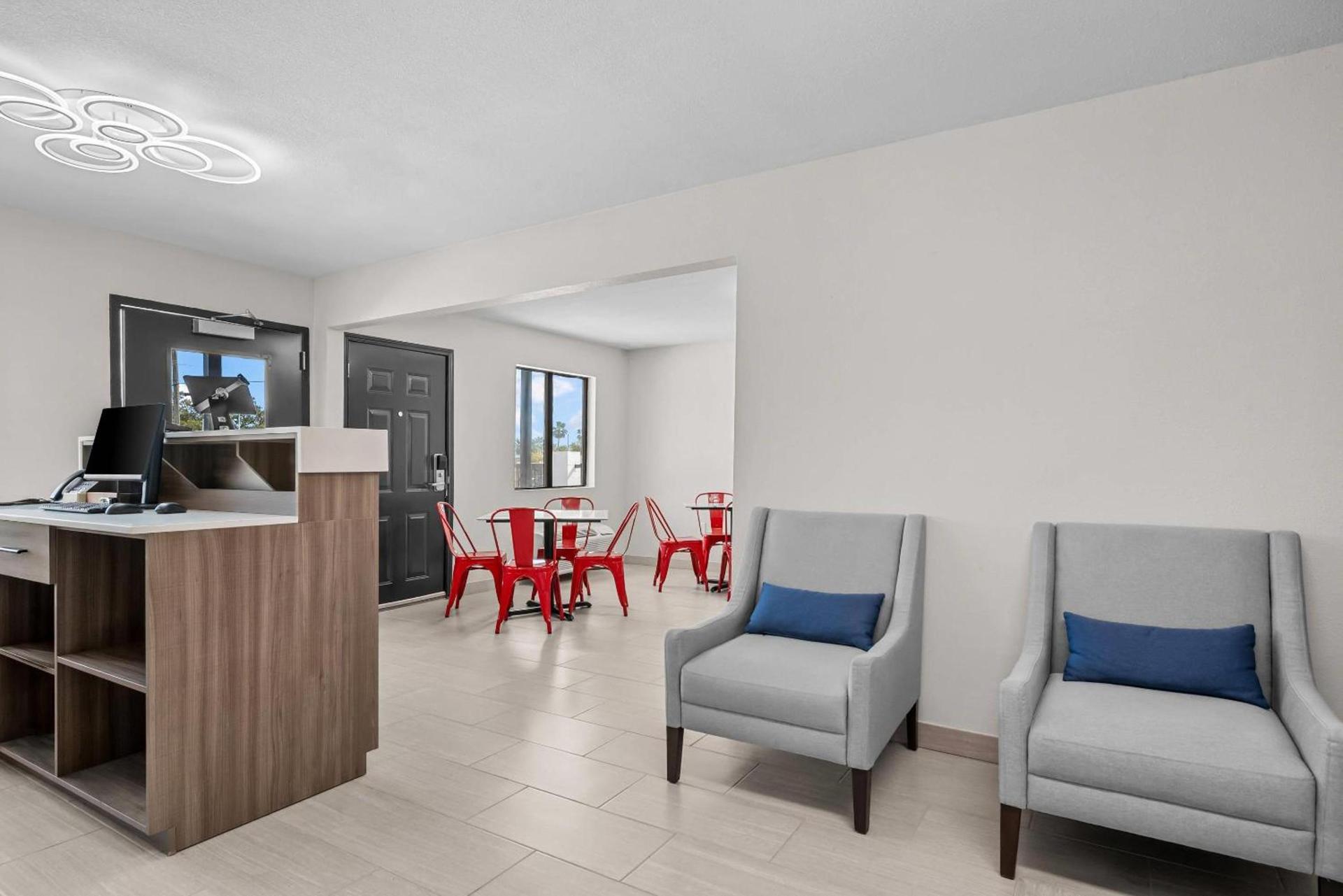 Econo Lodge Biloxi Beach photo 33