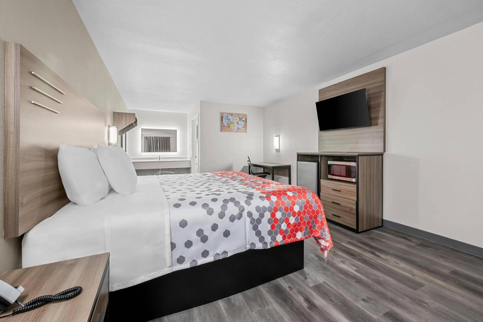 Econo Lodge Biloxi Beach photo 32