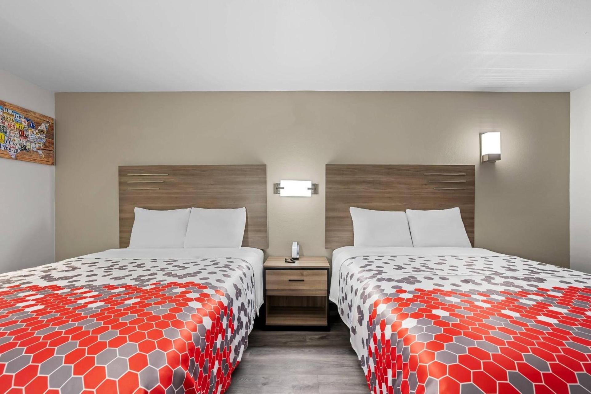 Econo Lodge Biloxi Beach photo 13