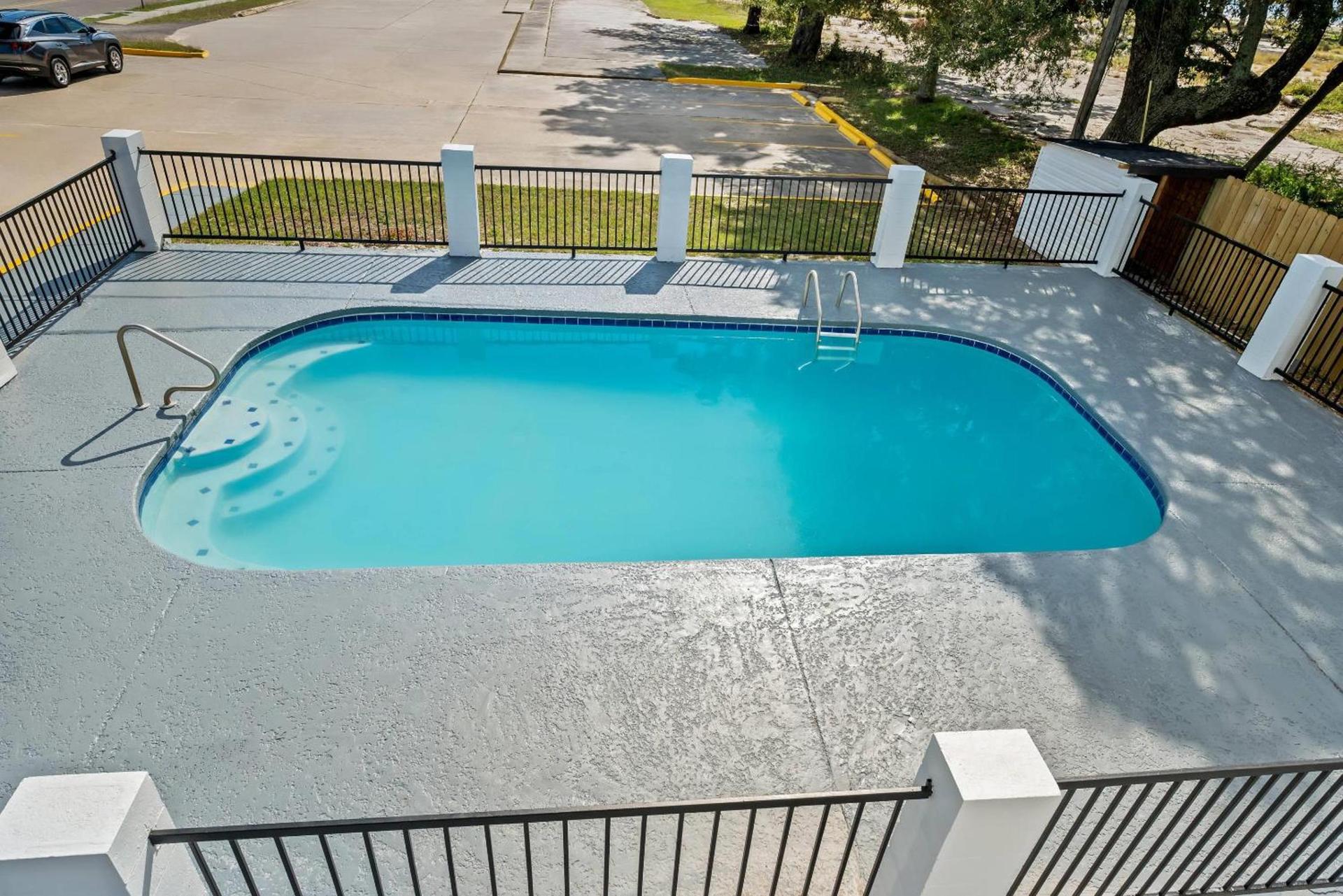 Econo Lodge Biloxi Beach photo 7